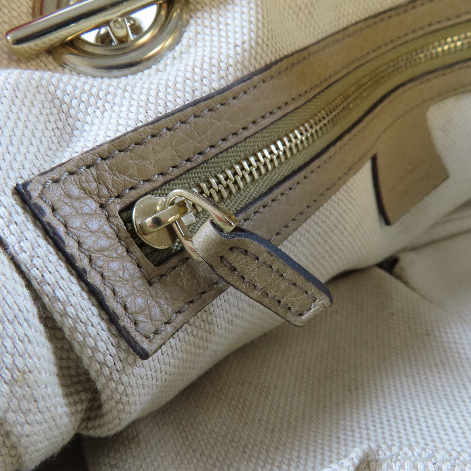 GUCCI 【激減優惠】牛皮皮革Soho Chain Shoulder Bag銀扣肩背袋米色
