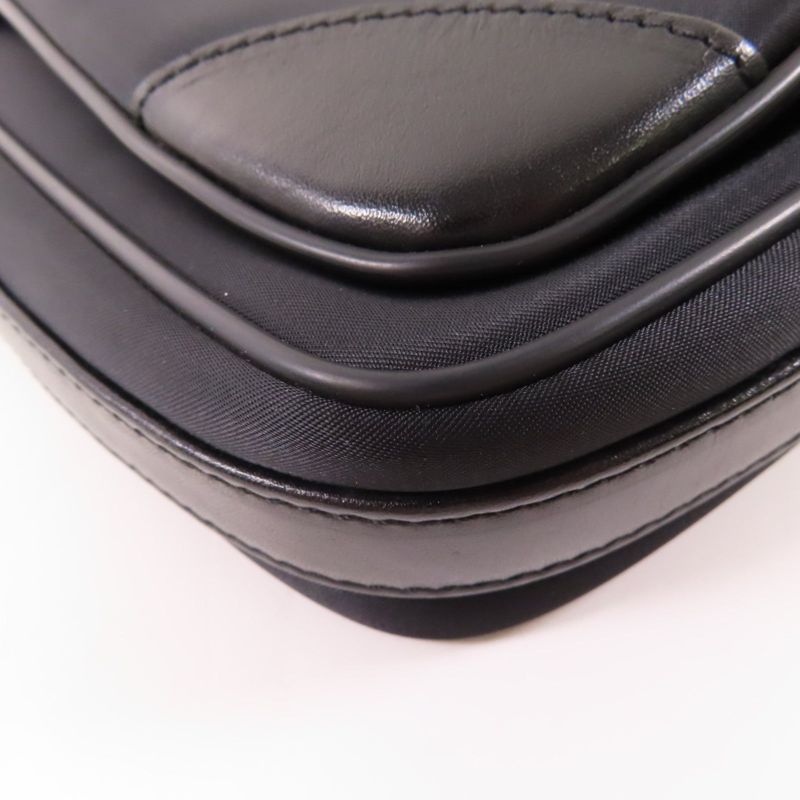 BURBERRY 尼龍Shoulder Bag銀扣肩背袋