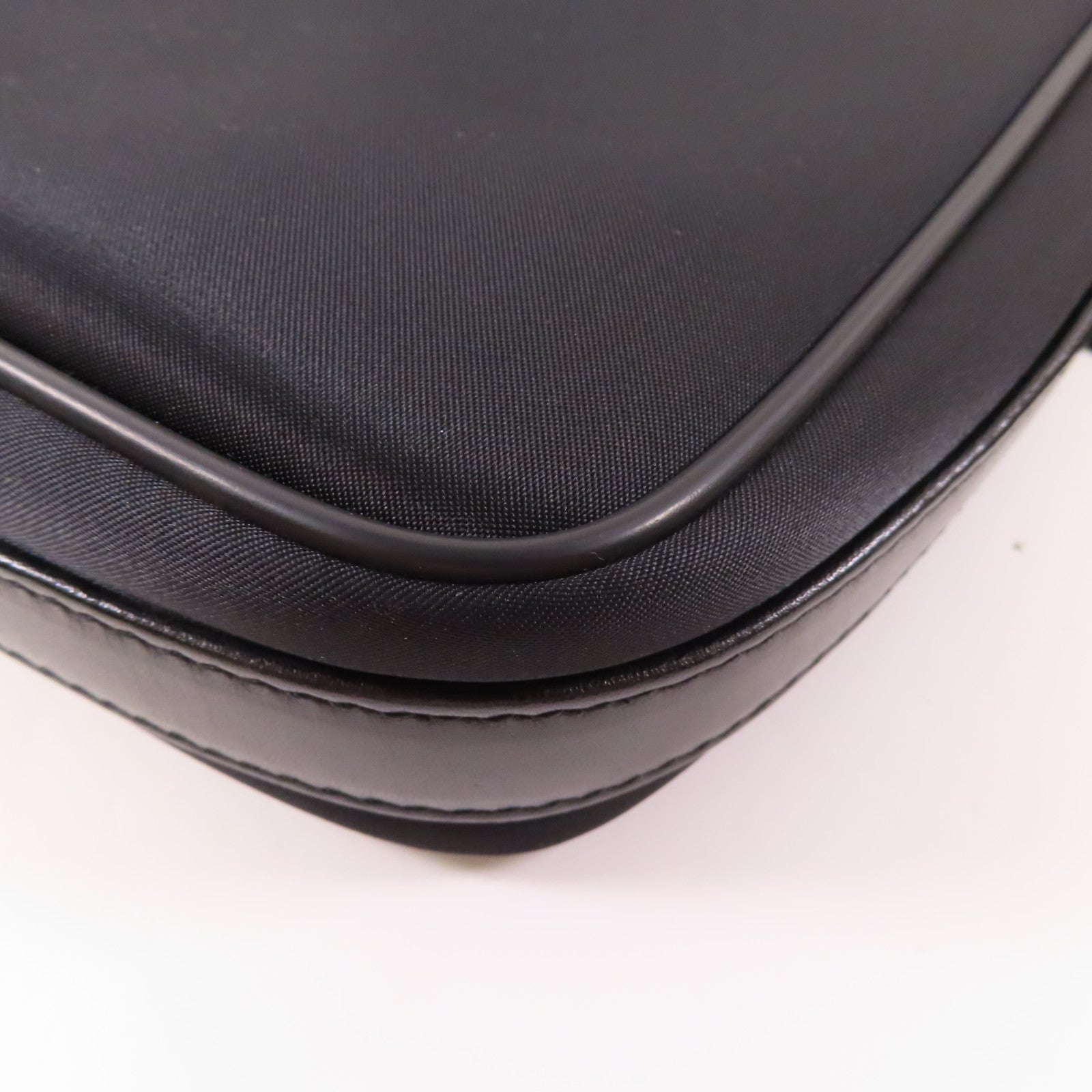 BURBERRY 尼龍Shoulder Bag銀扣肩背袋