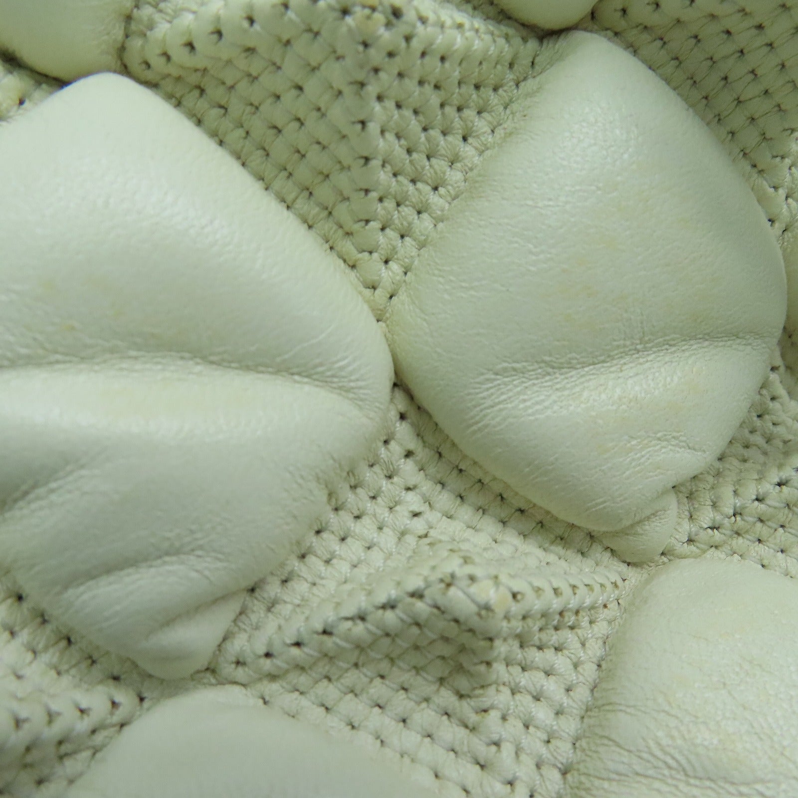 CHANEL 【激減優惠】菱格牛皮皮革Shoulder Bag銀扣肩背袋白色