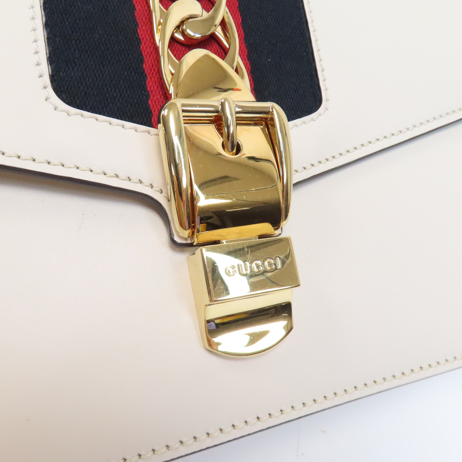 GUCCI 牛皮皮革Sylvie金扣肩背袋白色