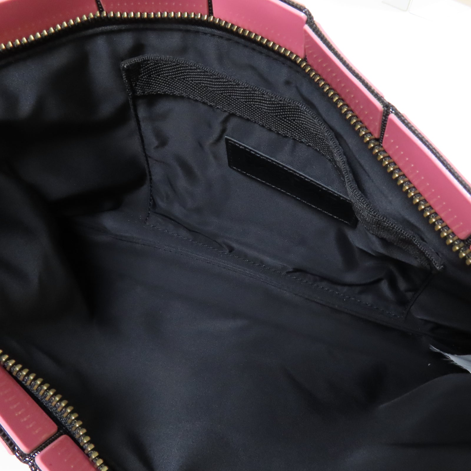 ISSEY MIYAKE 塗層帆布Shoulder Bag銀扣鏈帶肩背袋粉紅色