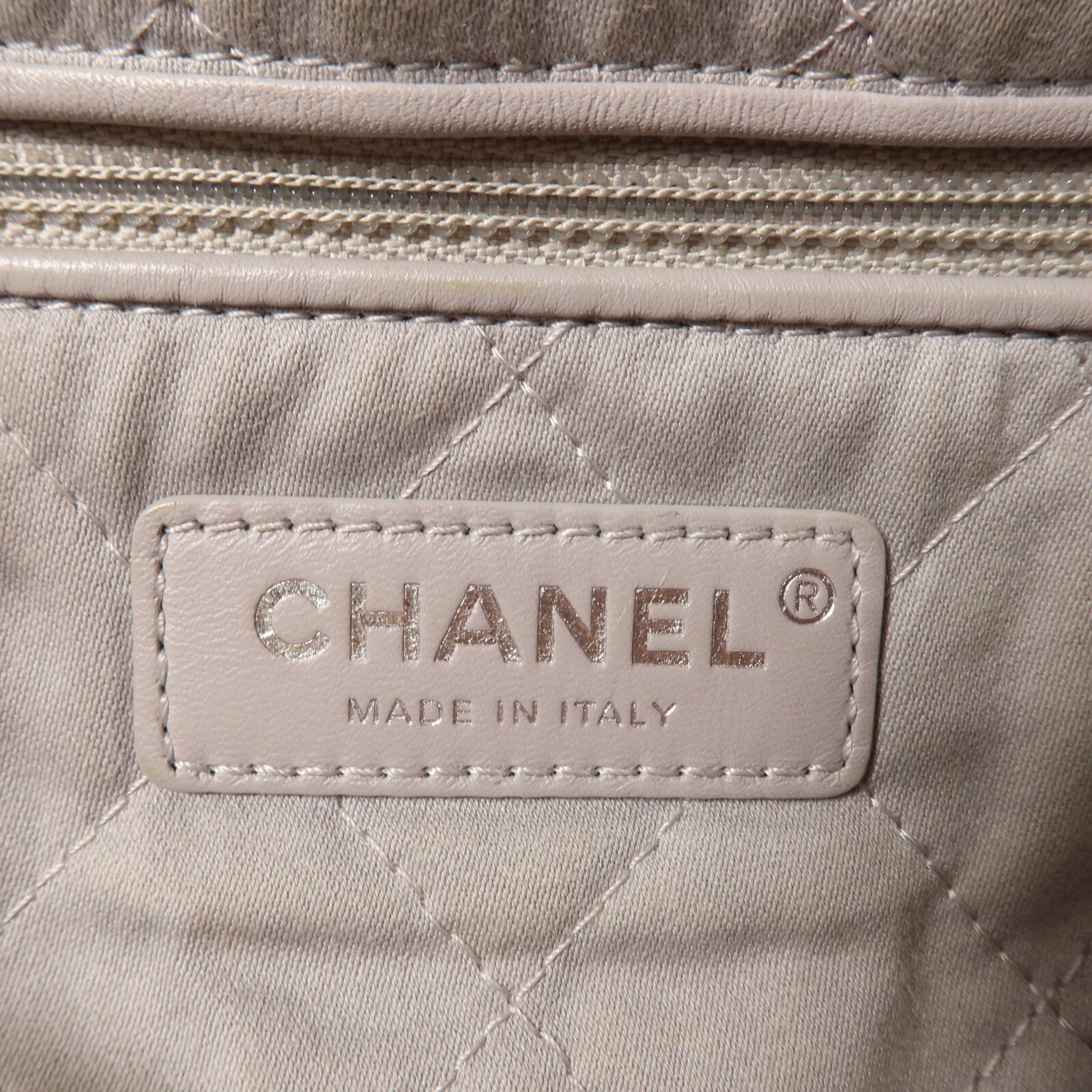 CHANEL 牛皮皮革Chanel 22 Small鏈帶肩背袋