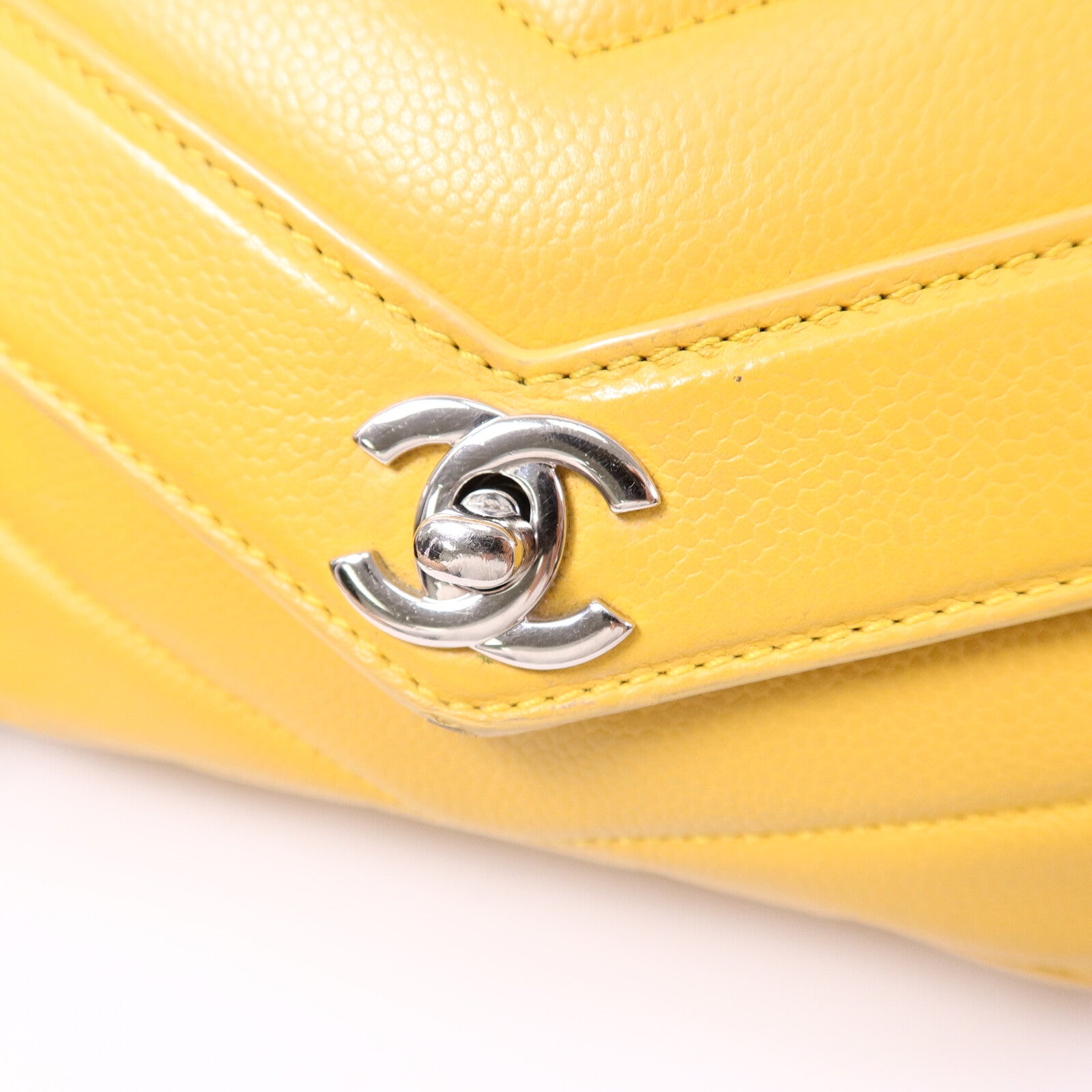 CHANEL 牛皮皮革Chervon Classic Flap鏈帶肩背袋