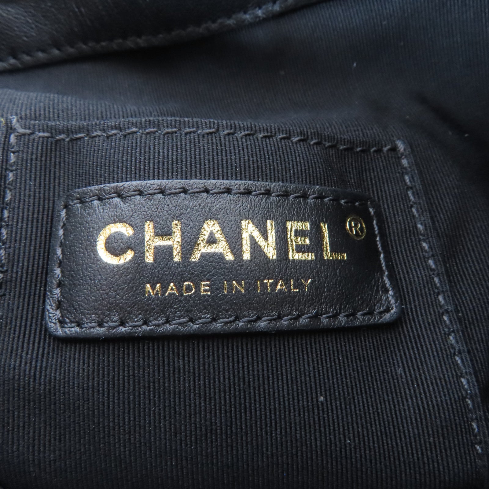 CHANEL 牛皮皮革Chain Bucket Bag金扣鏈帶肩背袋黑色/白色