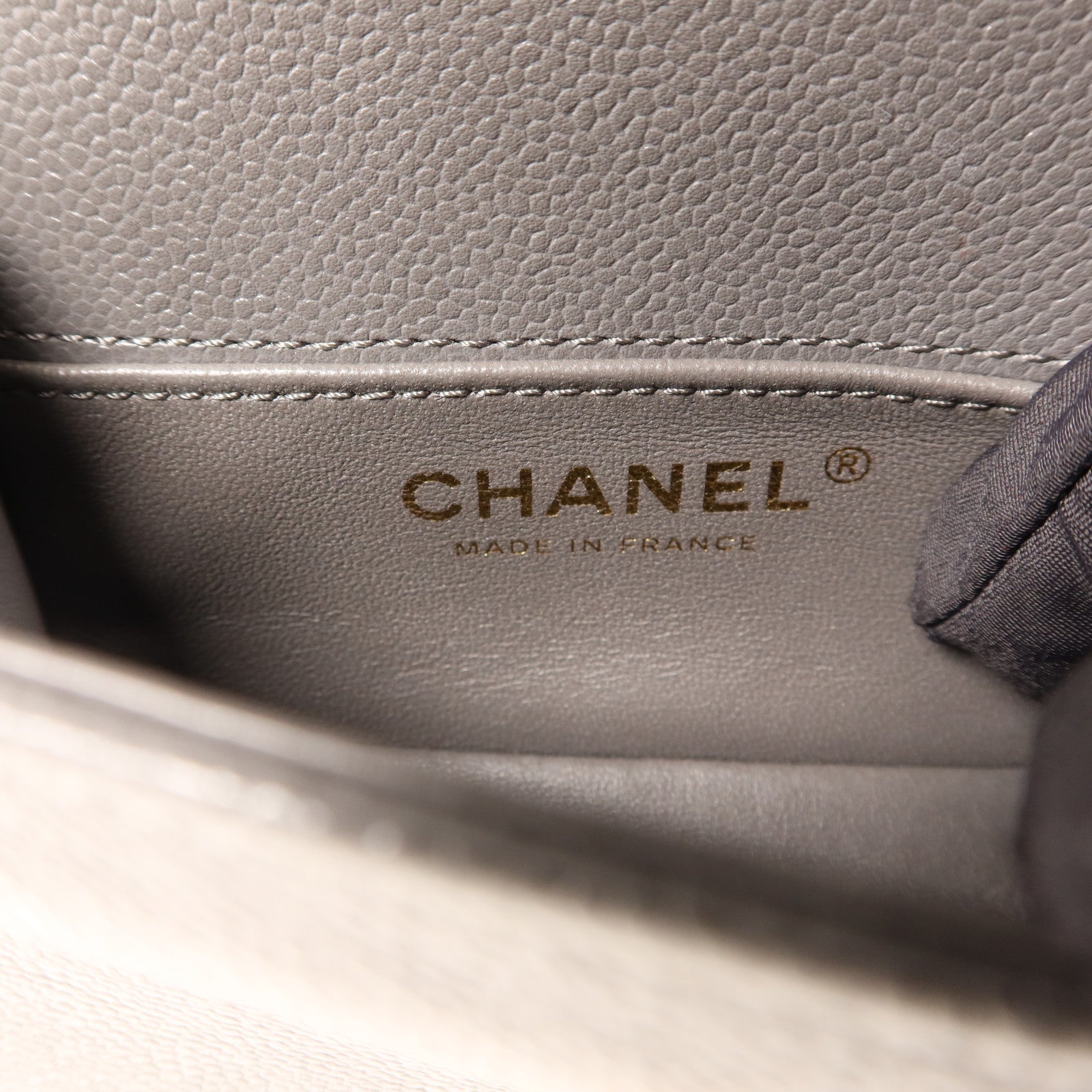 CHANEL 牛皮皮革Mini Boy金扣鏈帶肩背袋