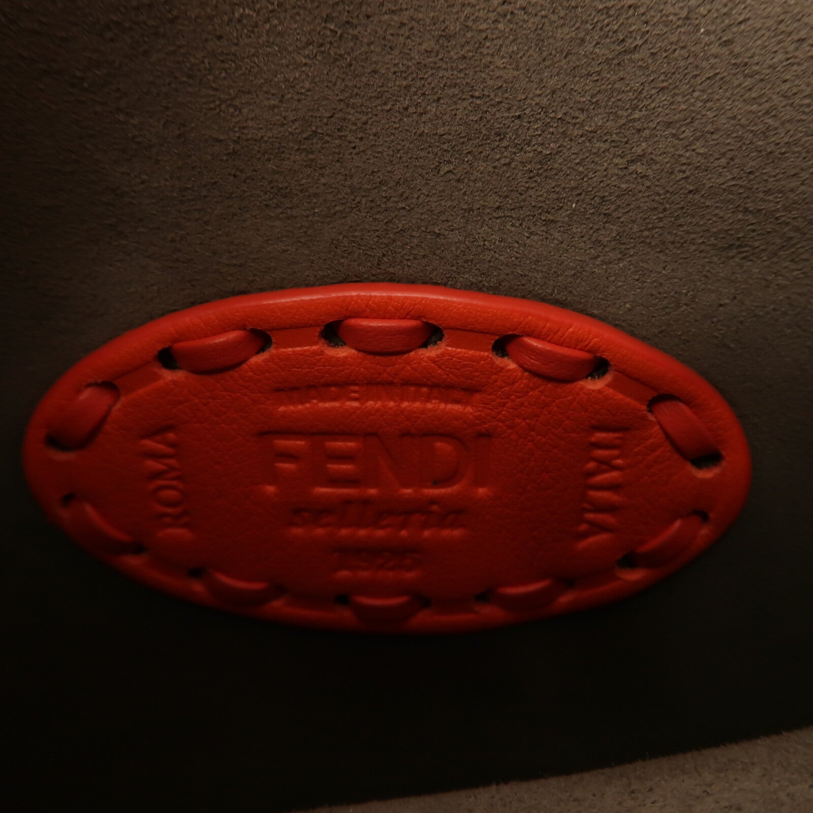 FENDI 牛皮皮革Mini Fendessence Bag手挽袋