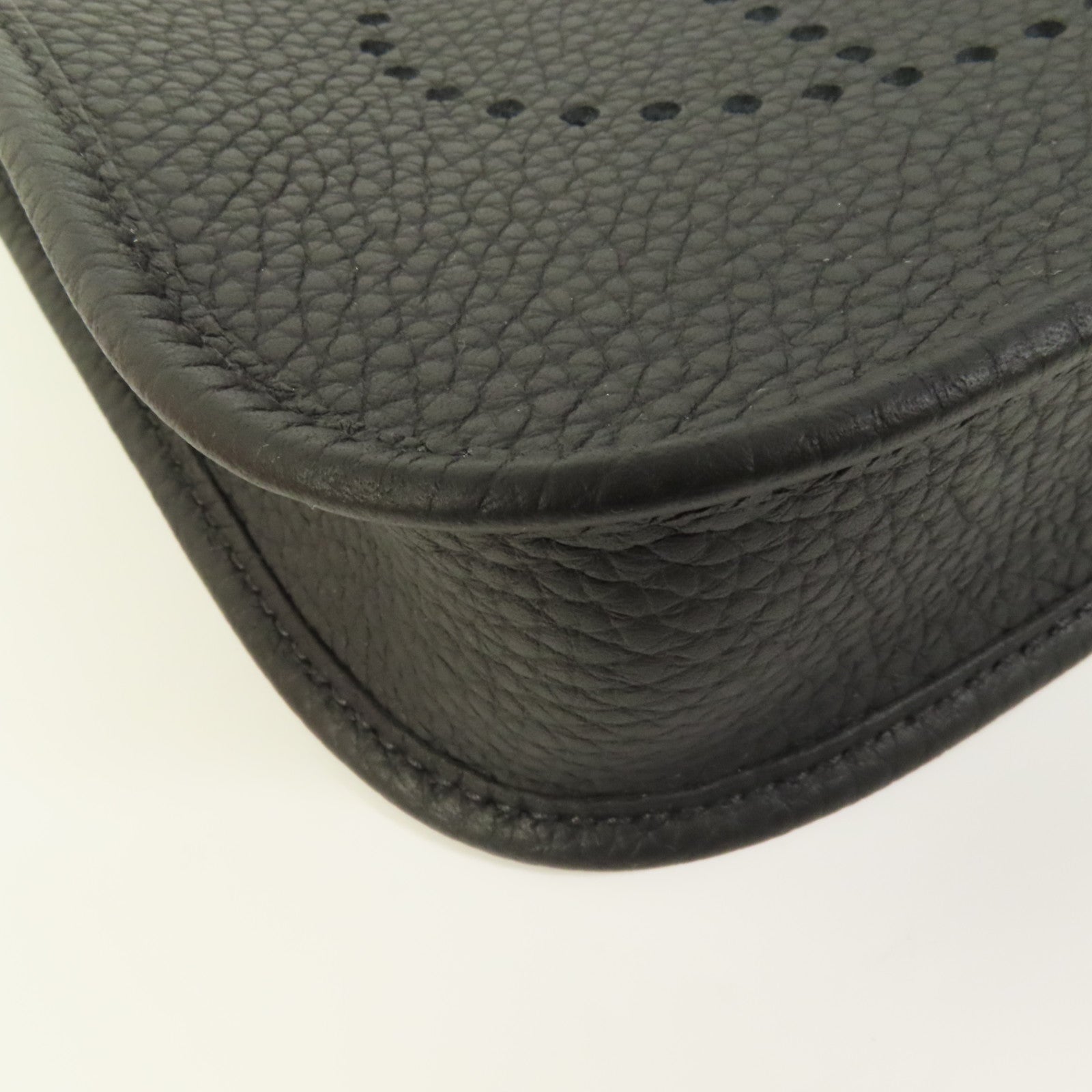 HERMES Clemence皮革Evelyne TPM銀扣肩背袋Noir