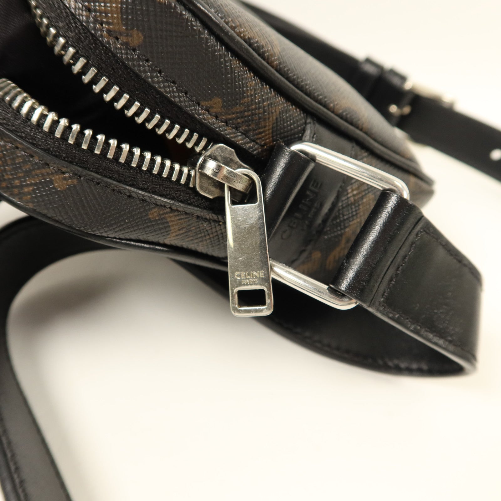 CELINE 塗層帆布Camera Bag銀扣肩背袋