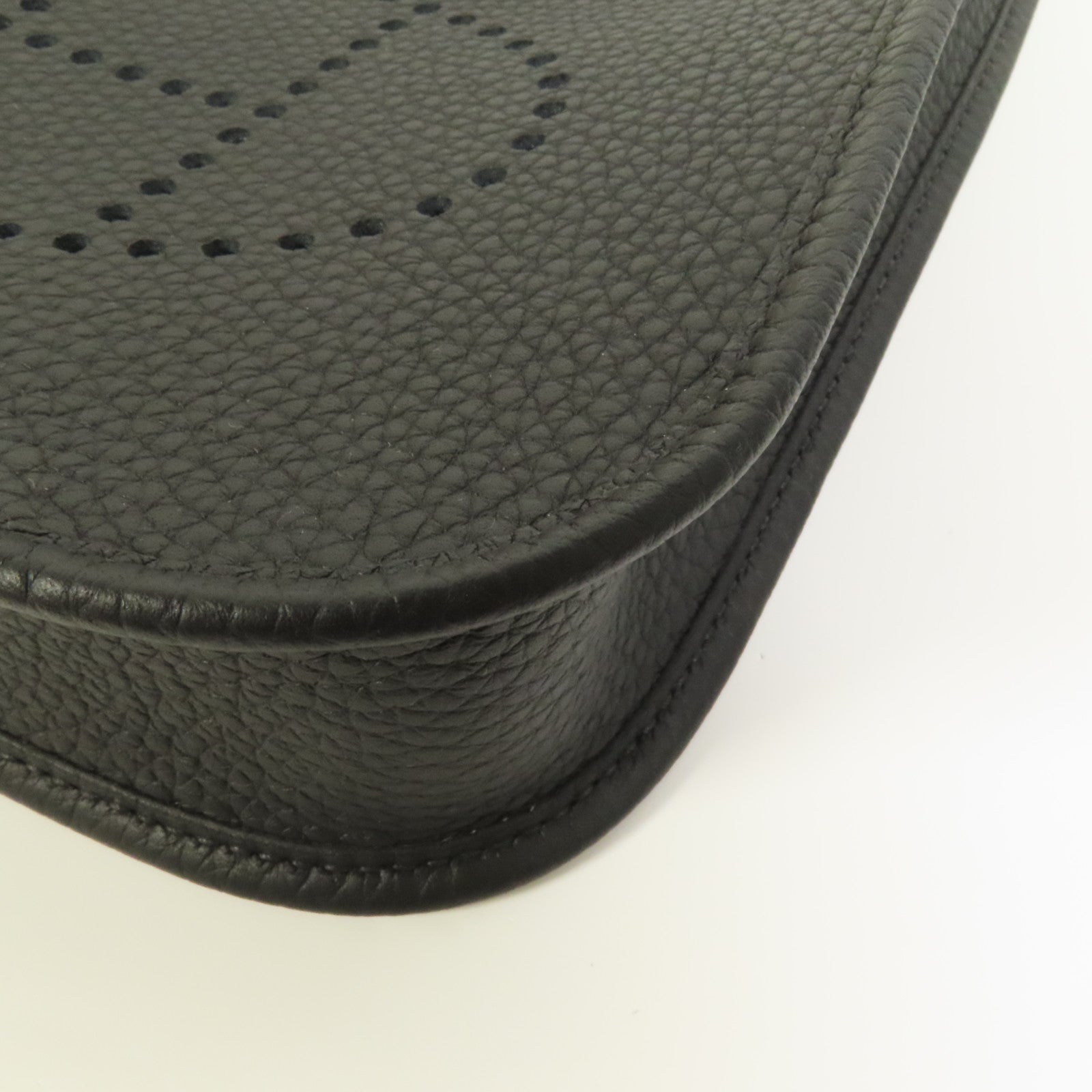 HERMES Clemence皮革Evelyne TPM銀扣肩背袋Noir
