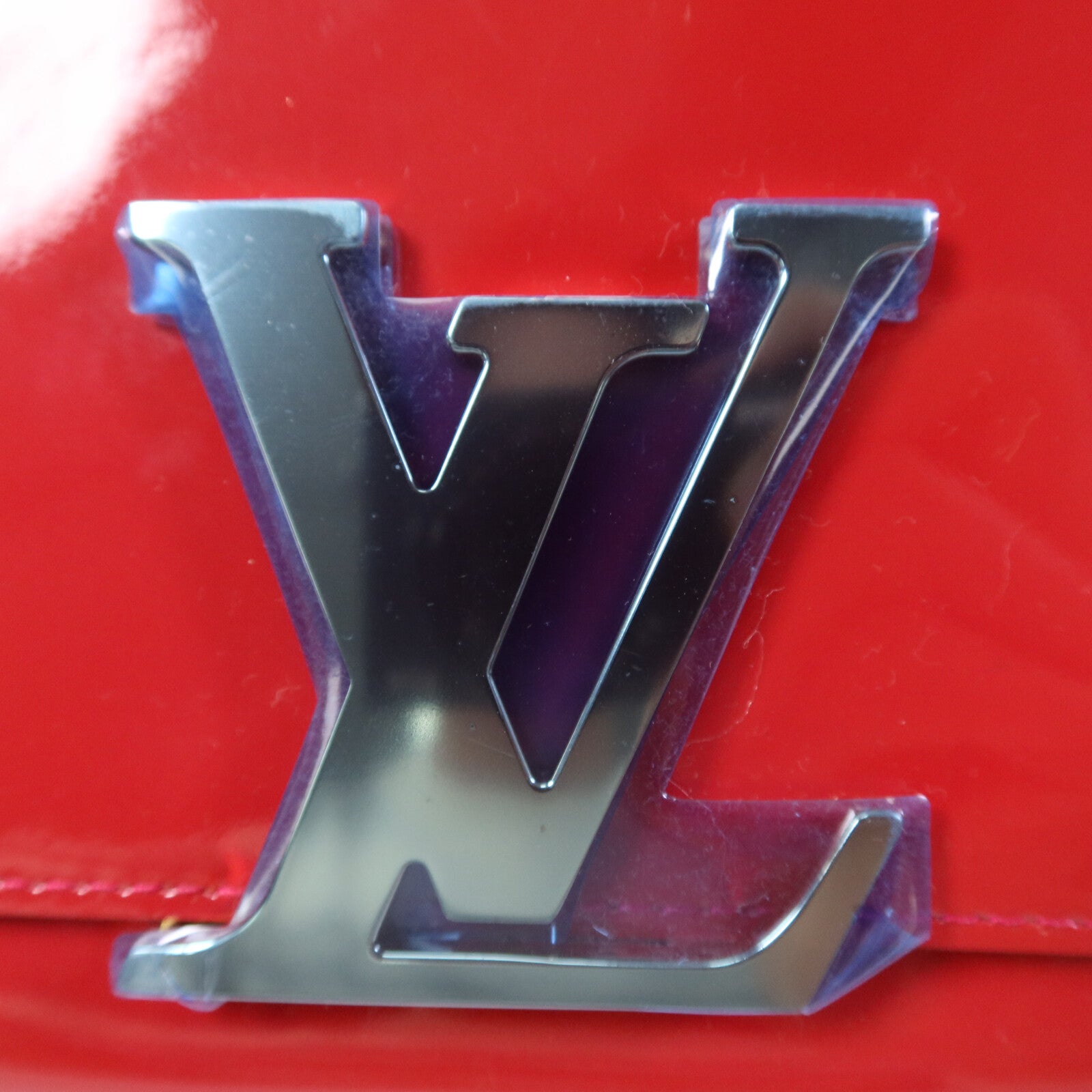 LOUIS VUITTON Monogram Vernis Louise EW金扣手拿包