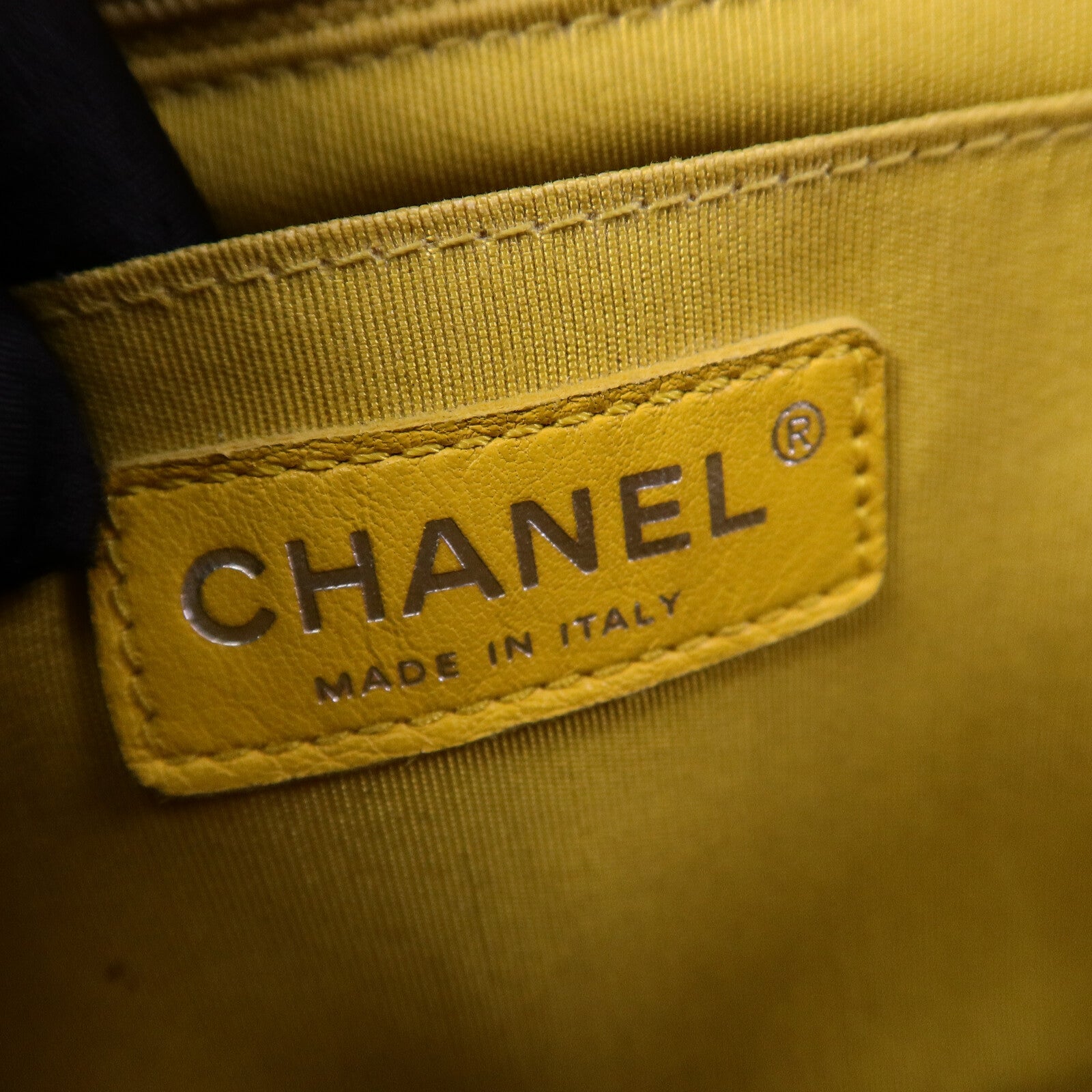 CHANEL 牛皮皮革Chervon Classic Flap鏈帶肩背袋