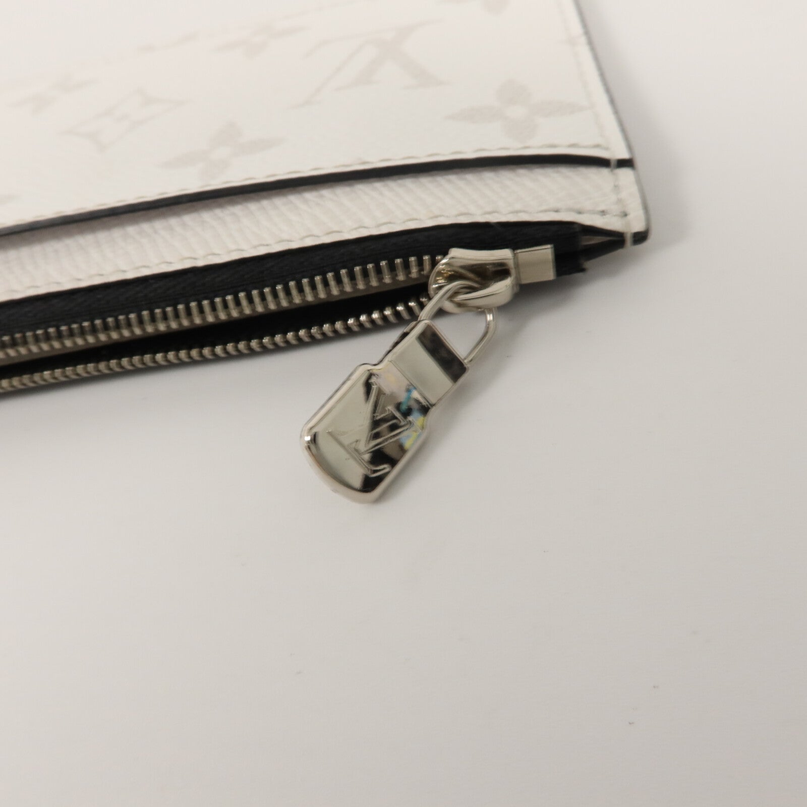LOUIS VUITTON Taigarama Coin Card Holder卡片套