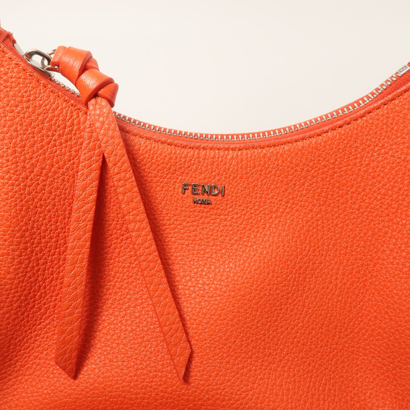 FENDI 牛皮皮革Mini Fendessence Bag手挽袋
