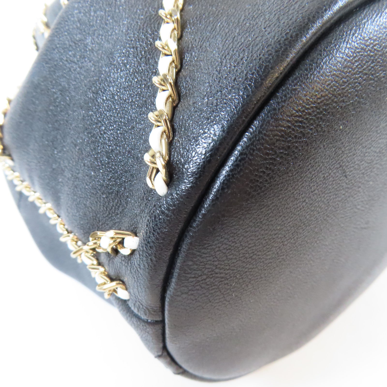 CHANEL 牛皮皮革Chain Bucket Bag金扣鏈帶肩背袋黑色/白色
