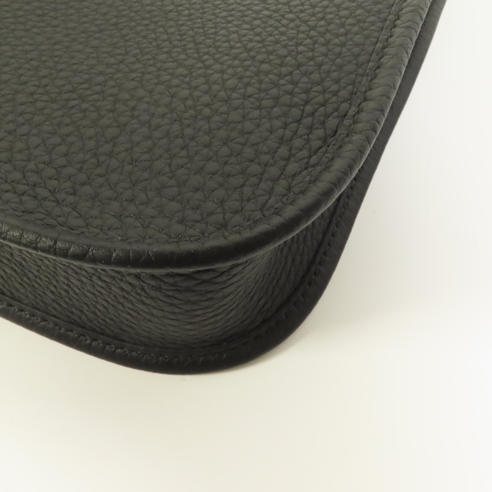 HERMES Clemence皮革Evelyne TPM銀扣肩背袋Noir