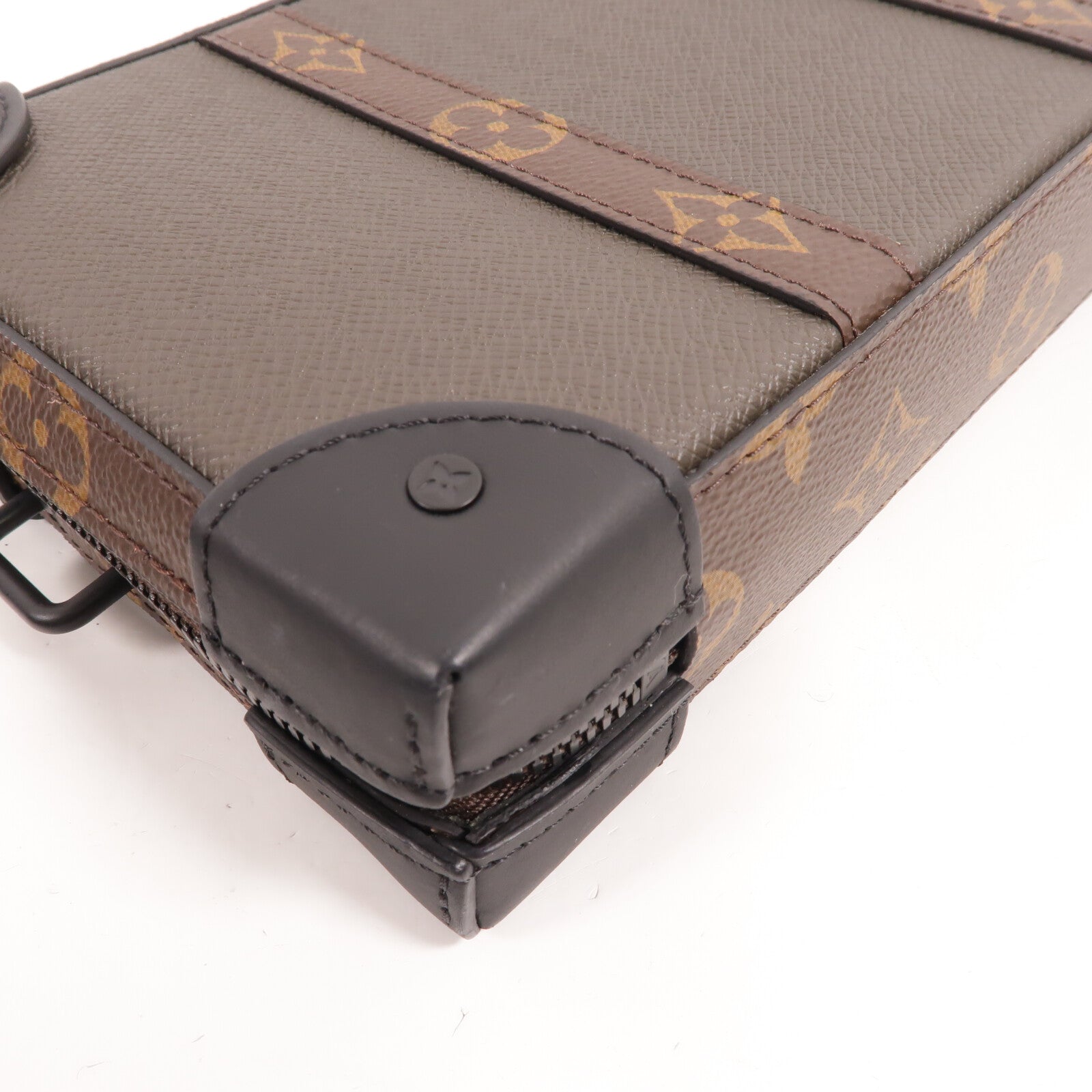 LOUIS VUITTON Monogram/Taiga Soft Trunk Wallet肩背袋