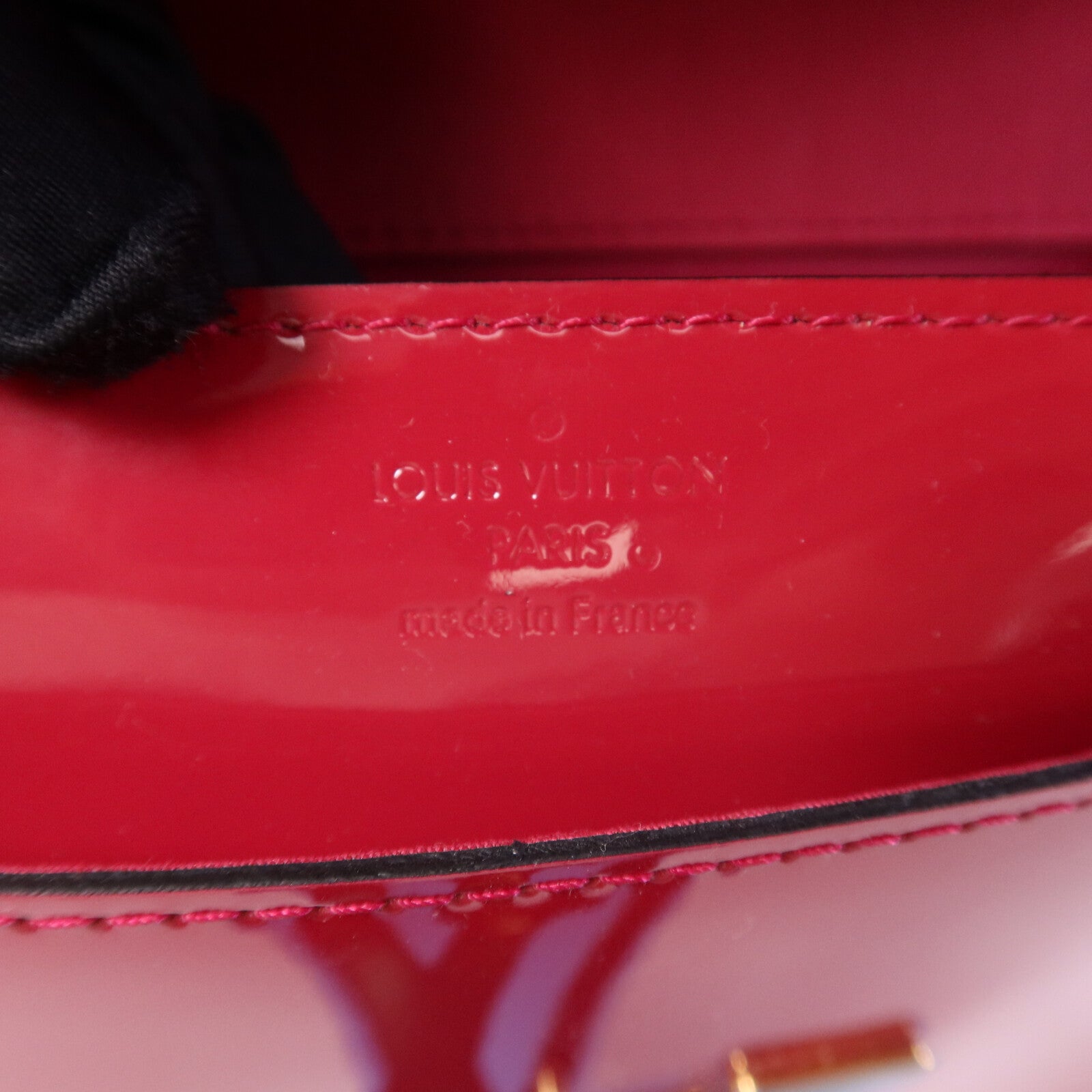 LOUIS VUITTON Monogram Vernis Louise EW金扣手拿包