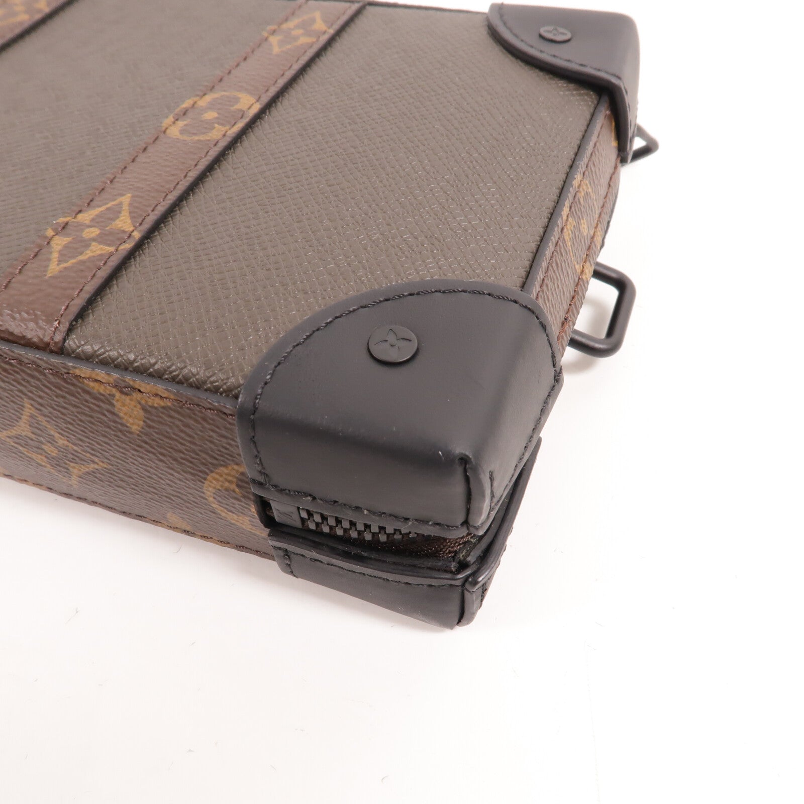 LOUIS VUITTON Monogram/Taiga Soft Trunk Wallet肩背袋
