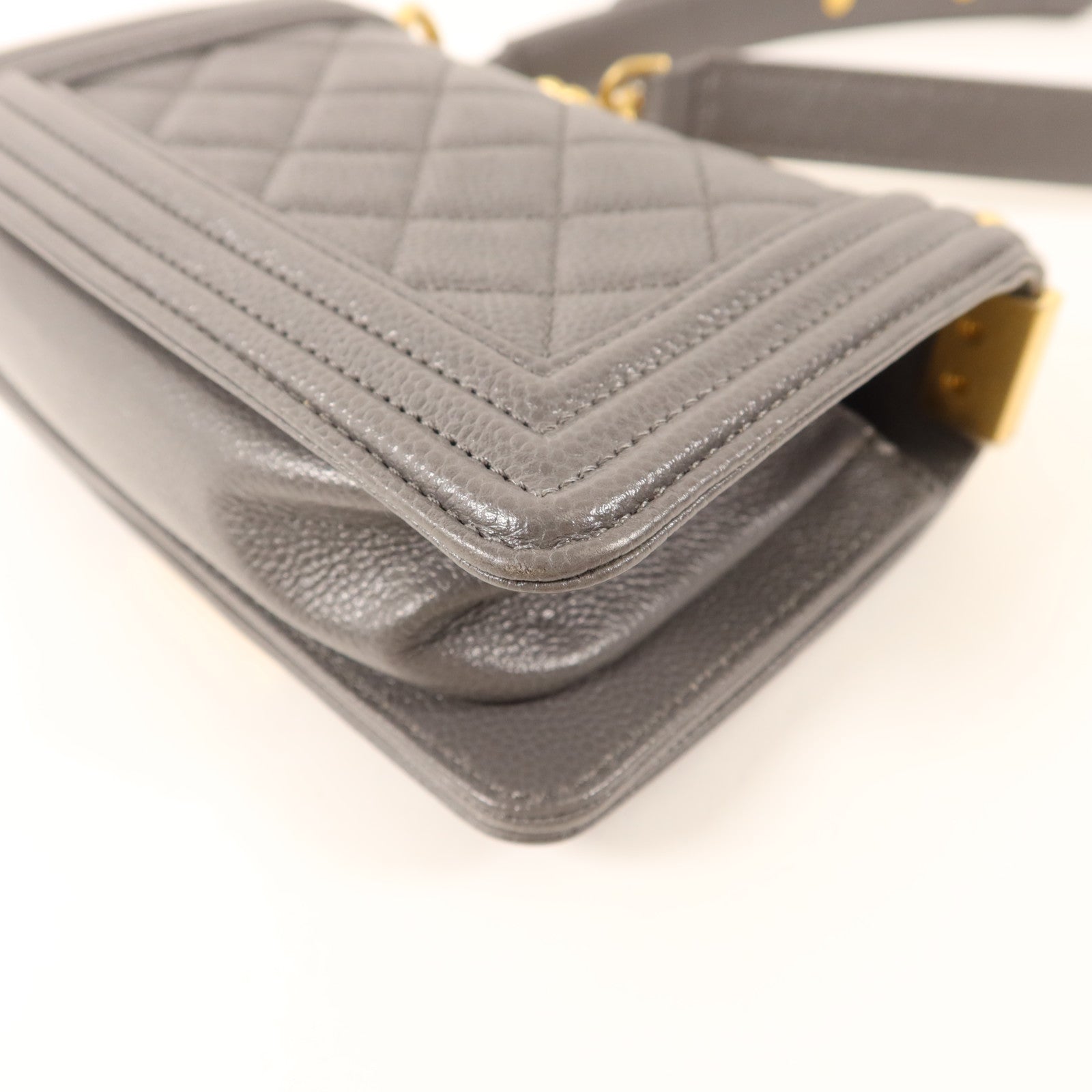 CHANEL 牛皮皮革Mini Boy金扣鏈帶肩背袋
