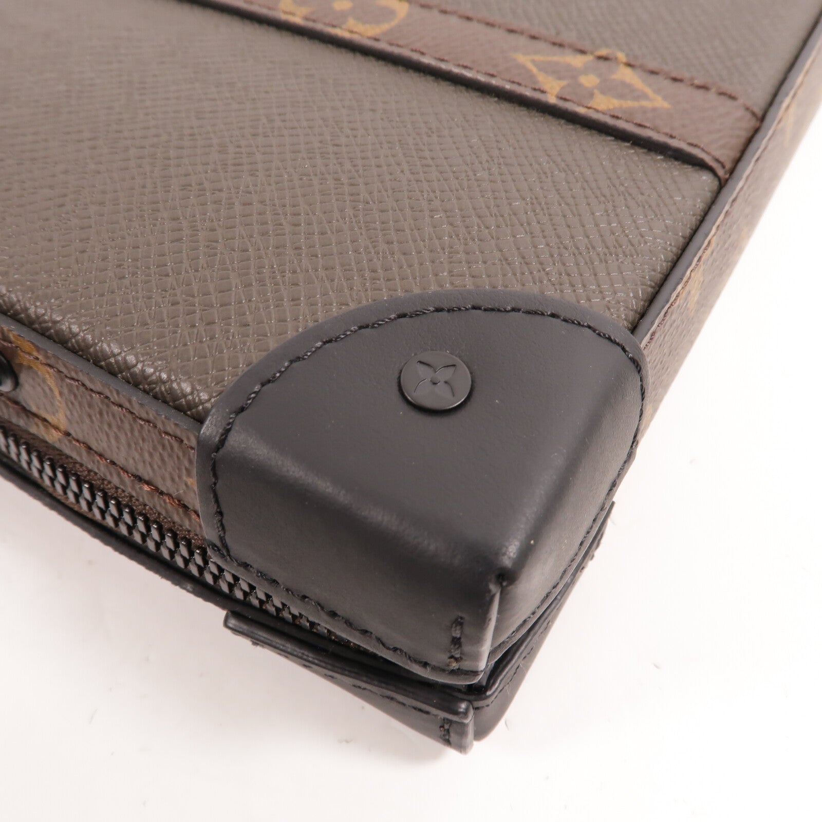 LOUIS VUITTON Monogram/Taiga Soft Trunk Wallet肩背袋
