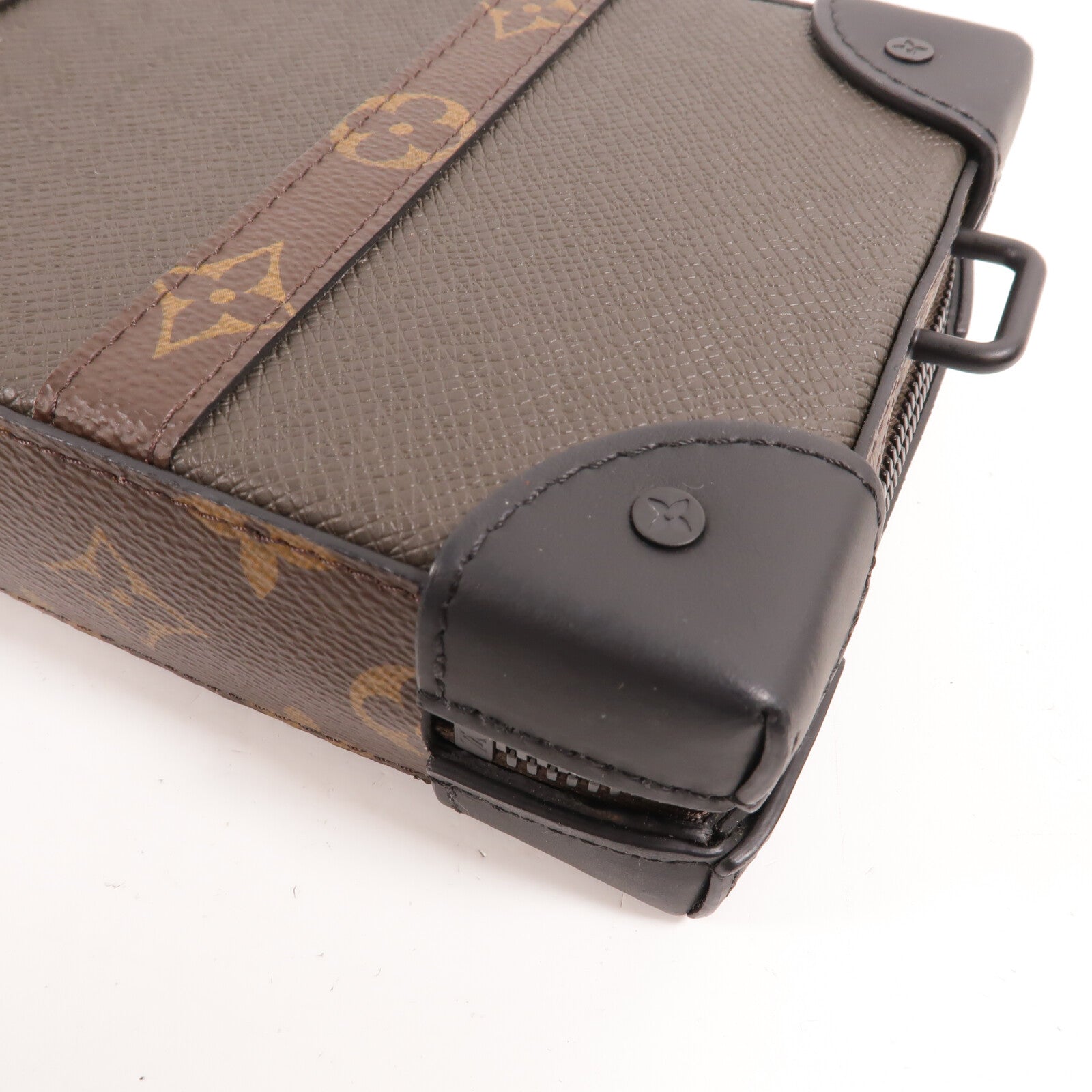 LOUIS VUITTON Monogram/Taiga Soft Trunk Wallet肩背袋