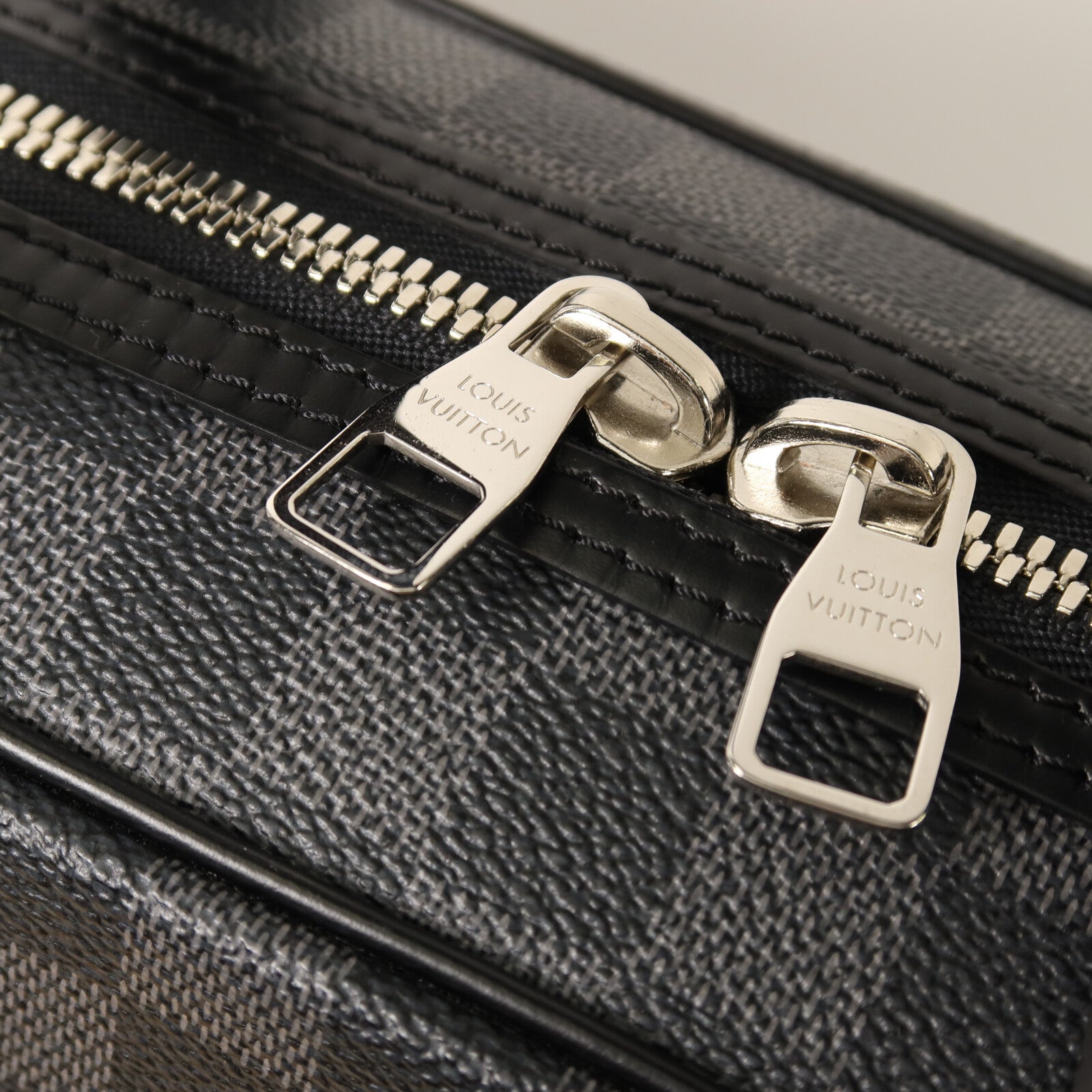 LOUIS VUITTON Damier Graphite Porto Cuman Voyage銀扣手挽肩背兩用袋