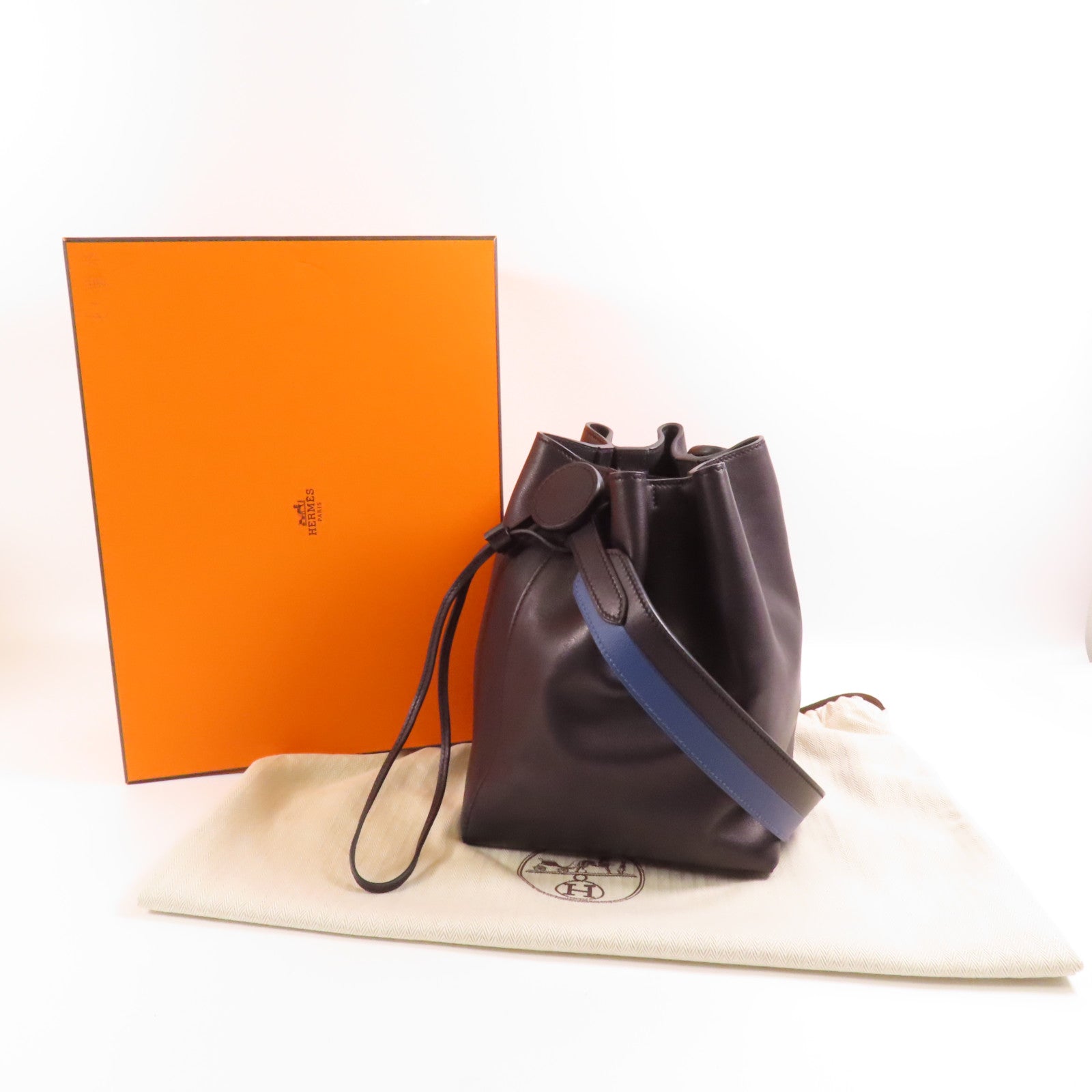 HERMES Licol 17 Shoulder Bag Swift Leather Black