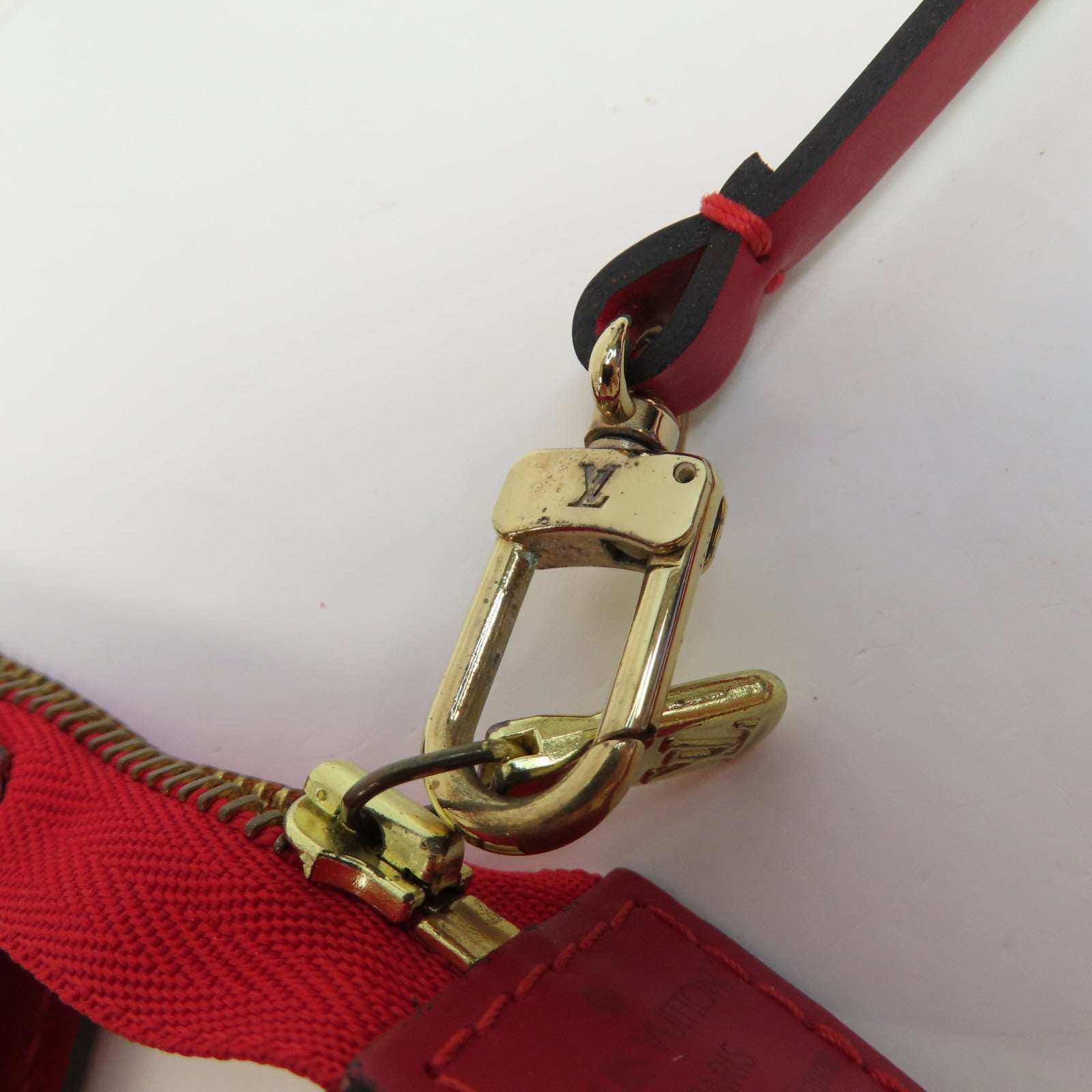 LOUIS VUITTON Epi Accessories Pouch金扣手挽袋紅色