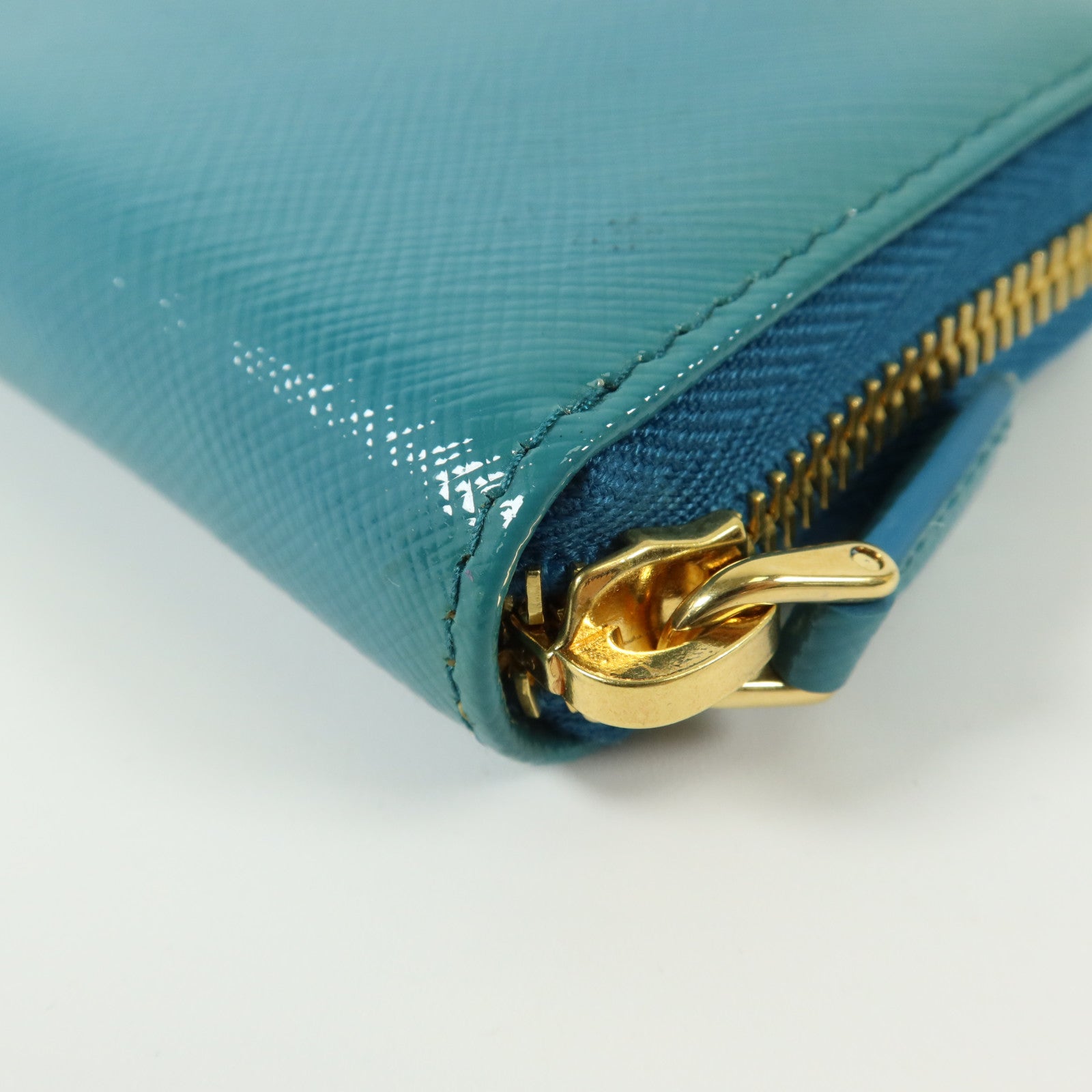 PRADA Saffiano皮革Card Case金扣卡片套