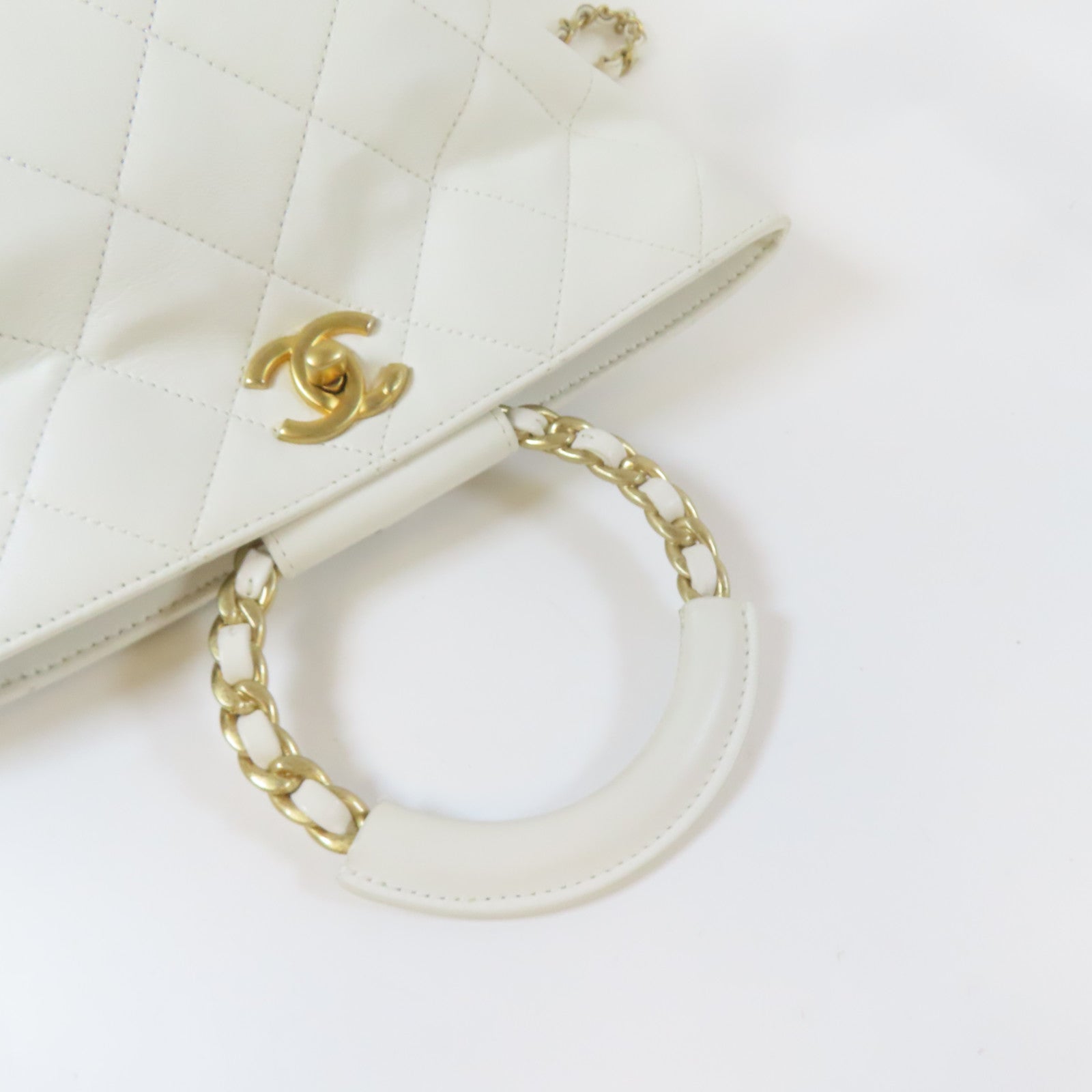 CHANEL 【激減優惠】菱格羊皮皮革In the Loop Backpack金扣背包白色
