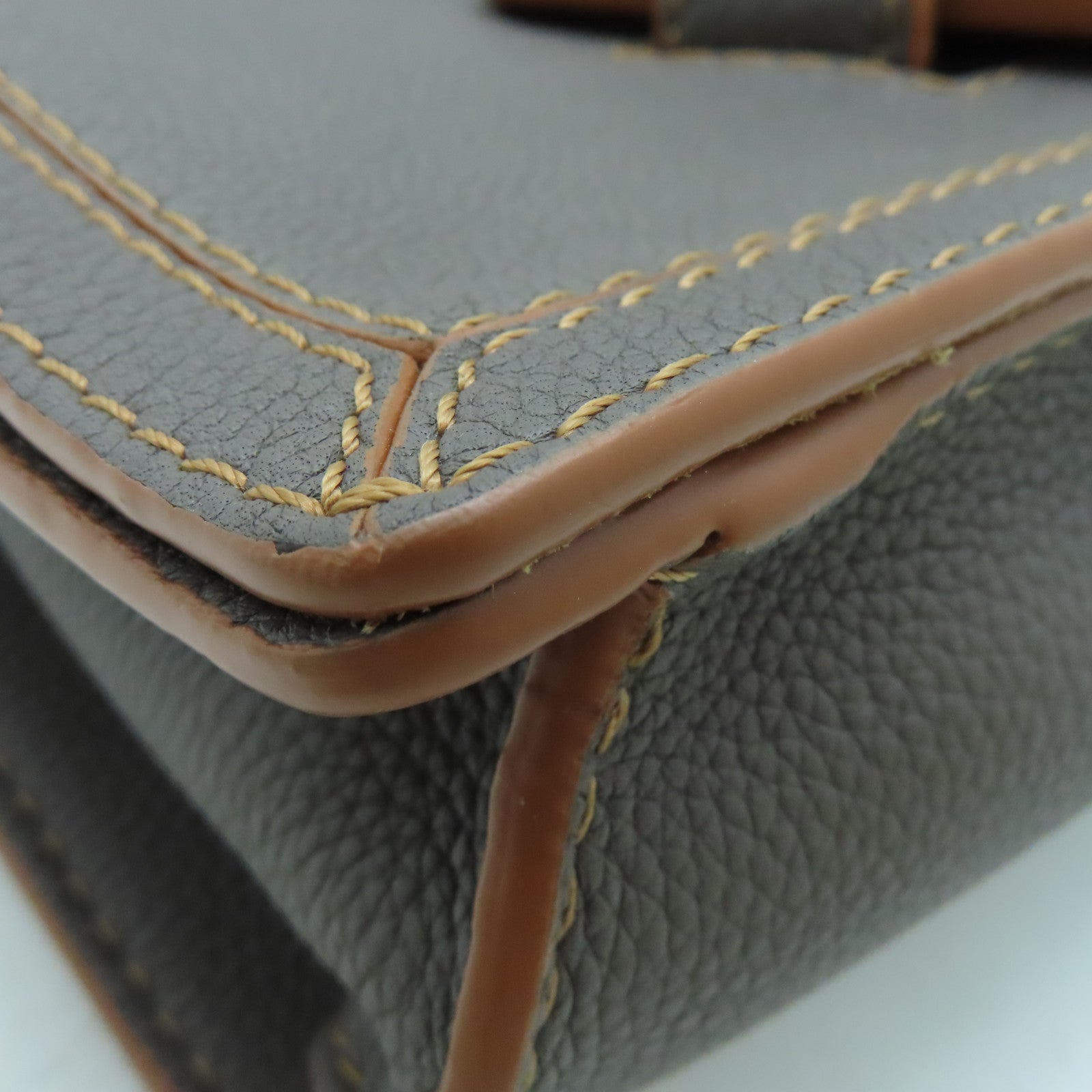 LOEWE 牛皮皮革Shoulder Bag金扣肩背袋灰色