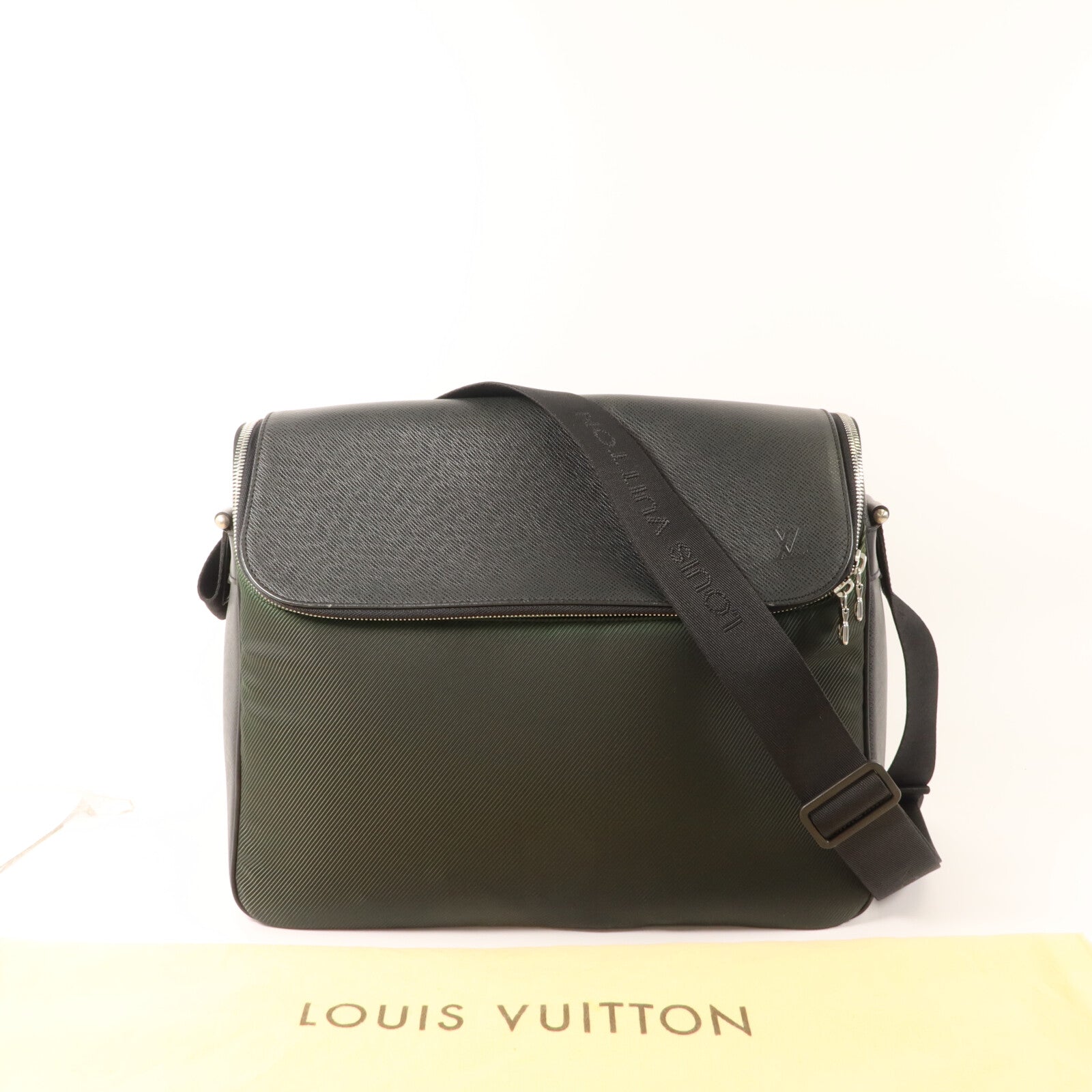 LOUIS VUITTON Taiga Taimyr肩背袋