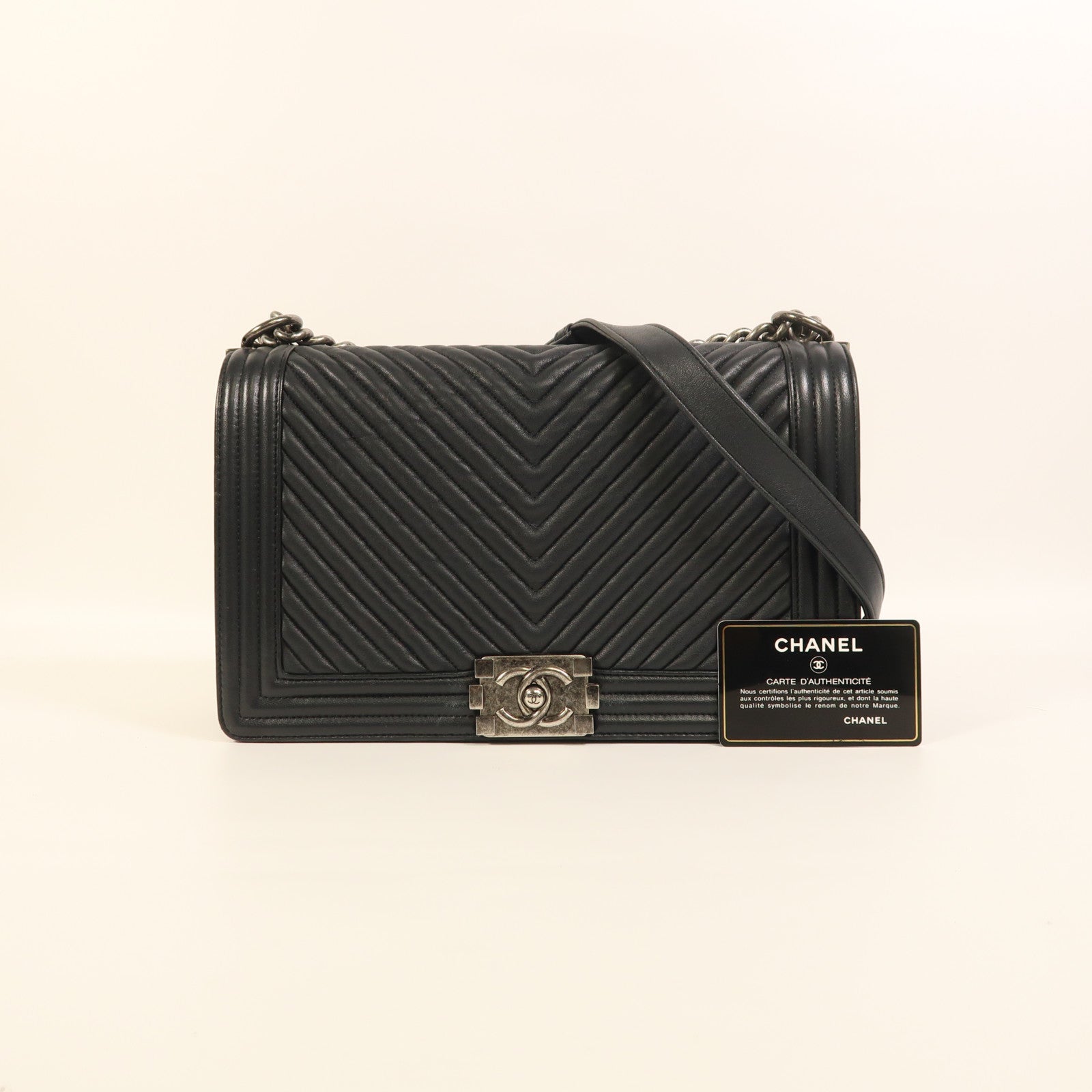 CHANEL 牛皮皮革Boy 28銀扣鏈帶肩背袋