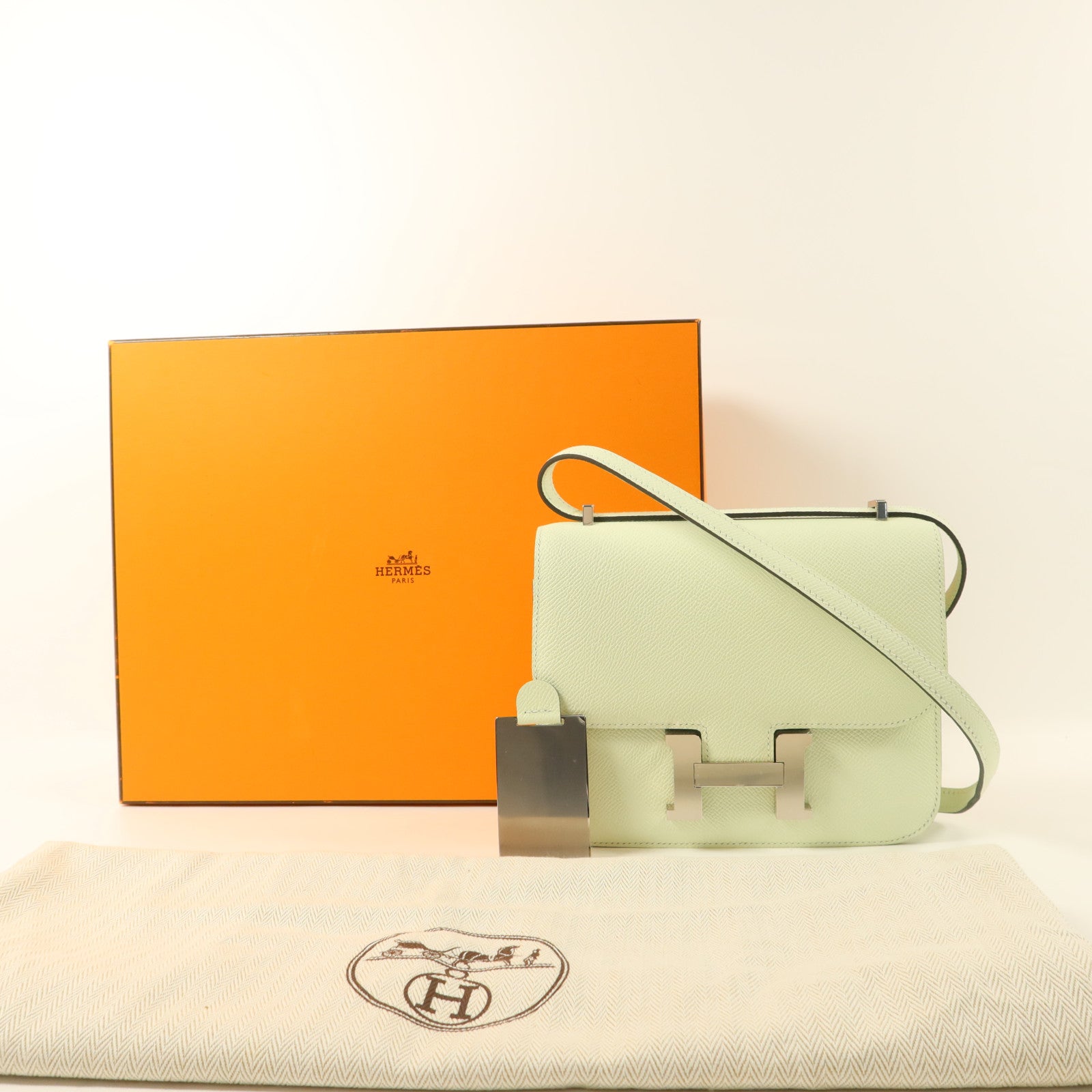 HERMES Epsom皮革Constance Mini II銀扣肩背袋Vert Fizz