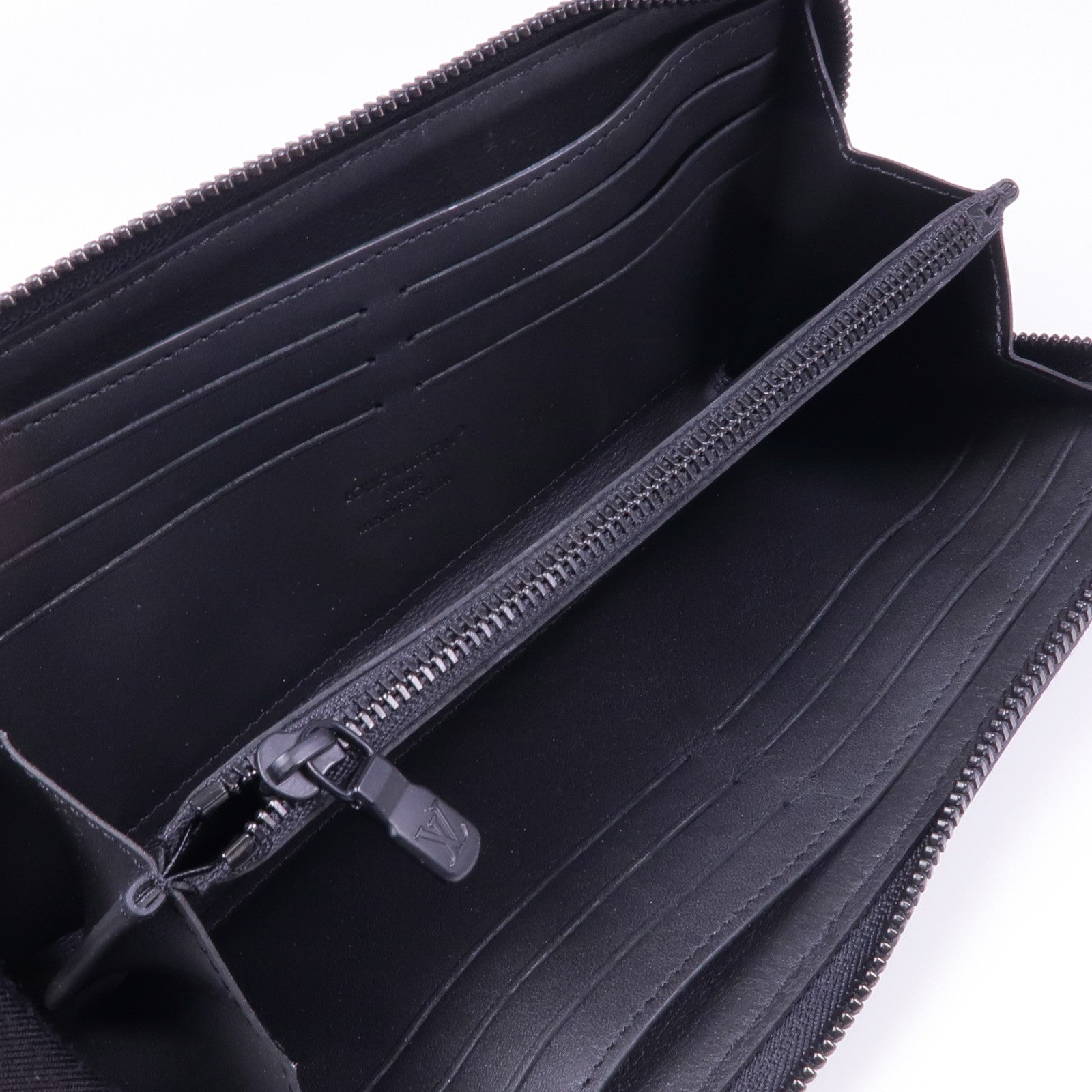 LOUIS VUITTON Monogram Shadow Zippy Wallet長錢包