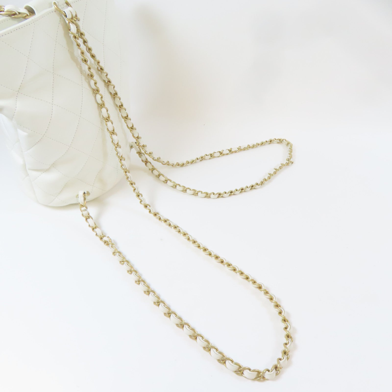 CHANEL 【激減優惠】菱格羊皮皮革In the Loop Backpack金扣背包白色