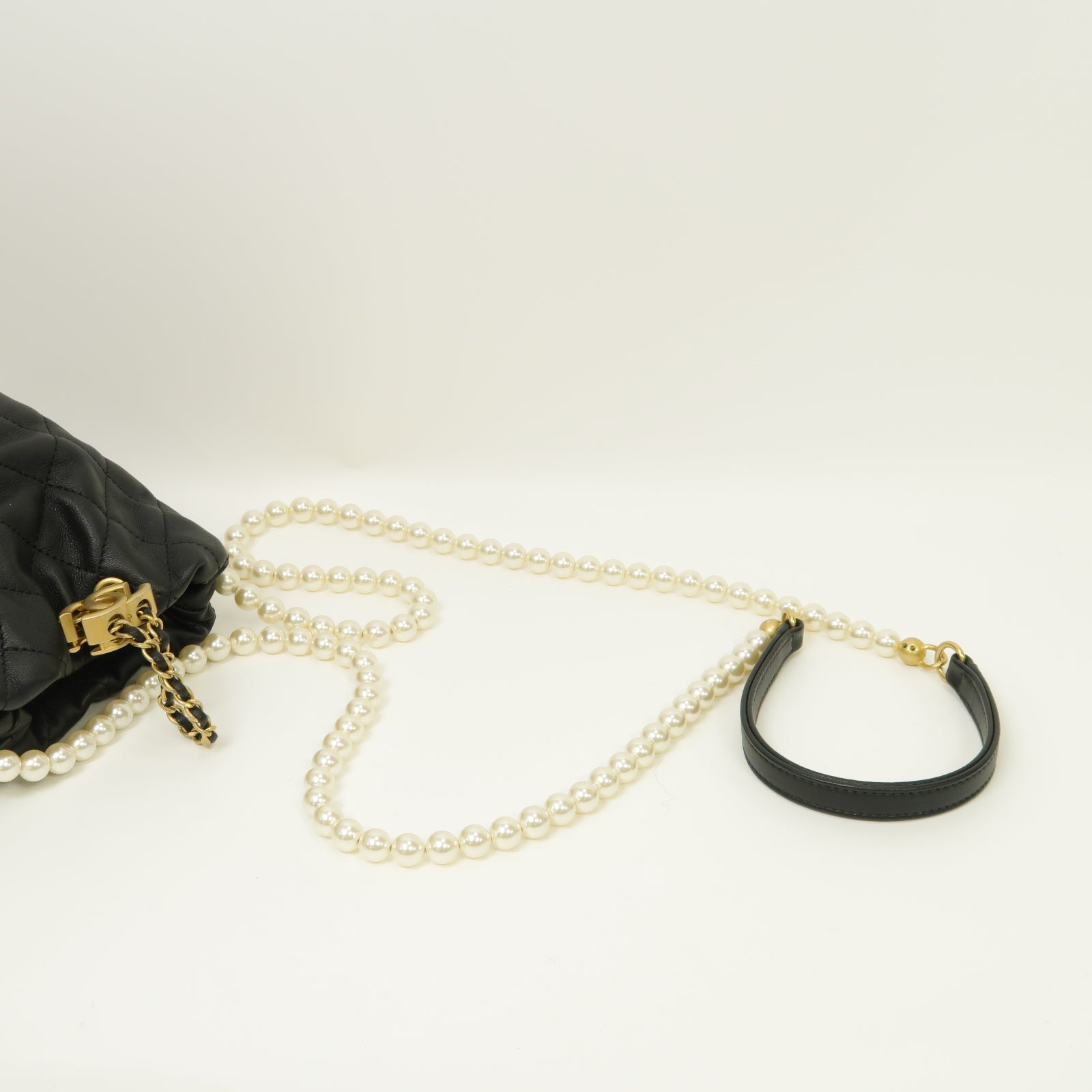 CHANEL 菱格羊皮皮革Shoulder Bag金扣肩背袋黒色