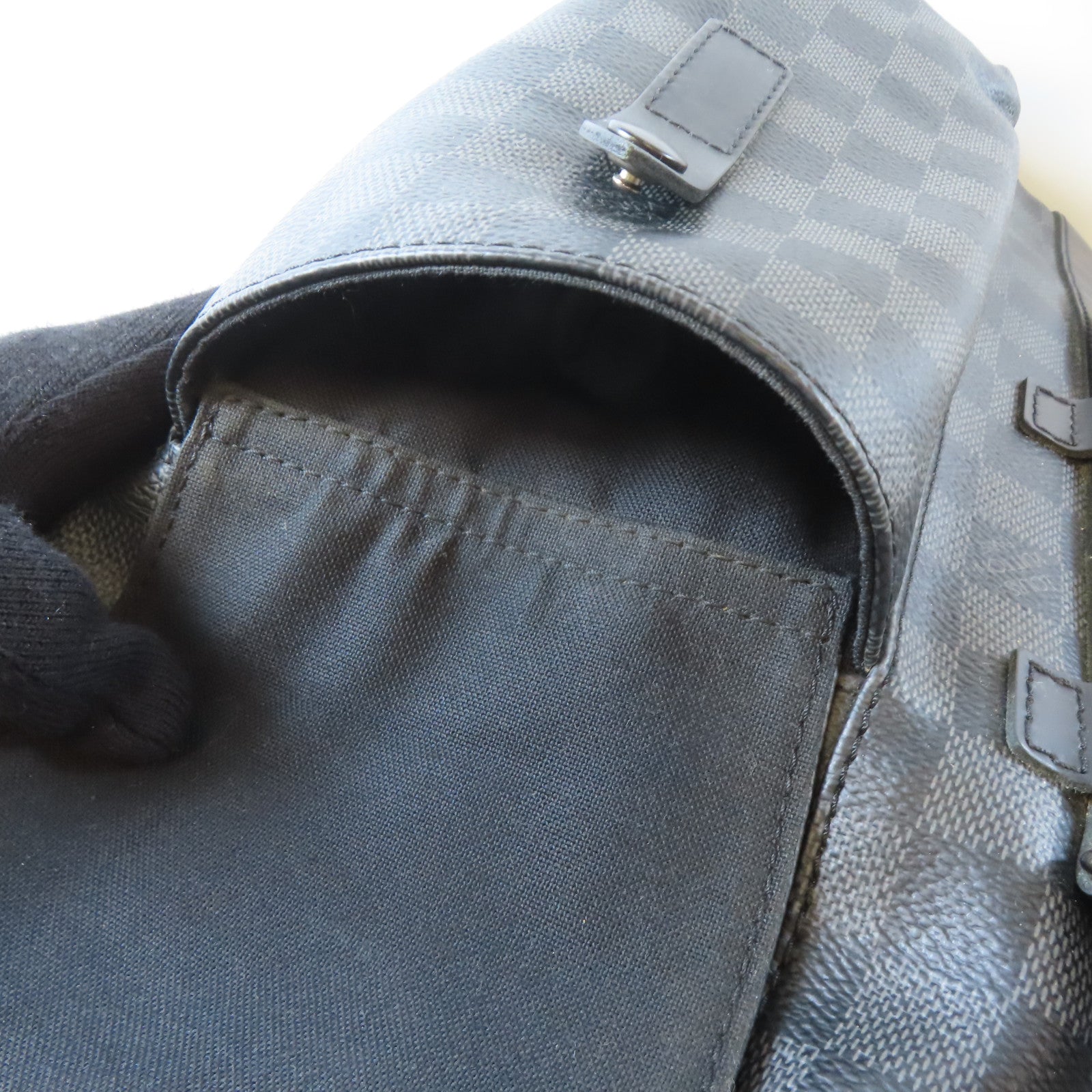 LOUIS VUITTON Damier Graphite Chistopher PM銀扣背包黑色