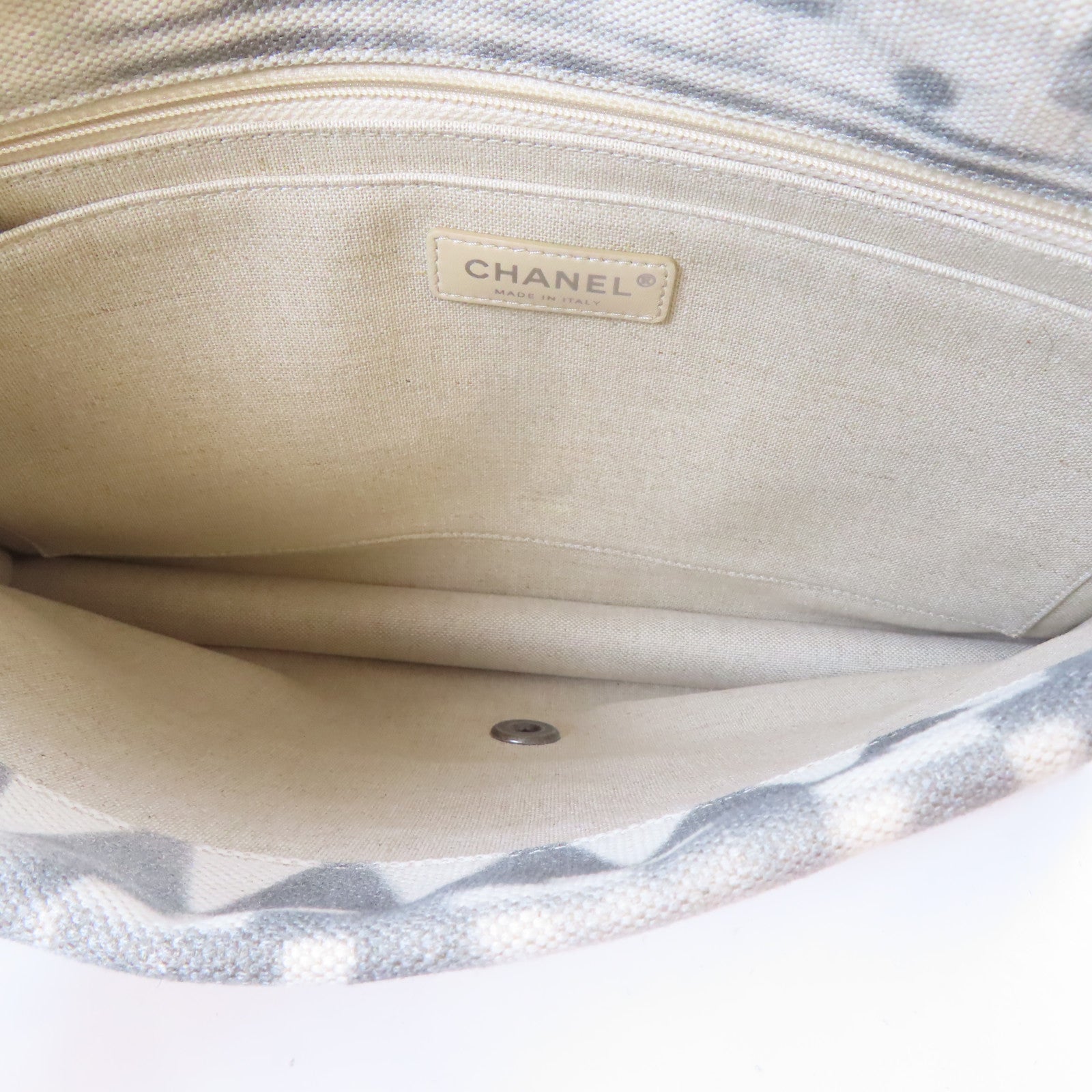 CHANEL 【激減優惠】帆布Clutch銀扣手拿包白色/灰色