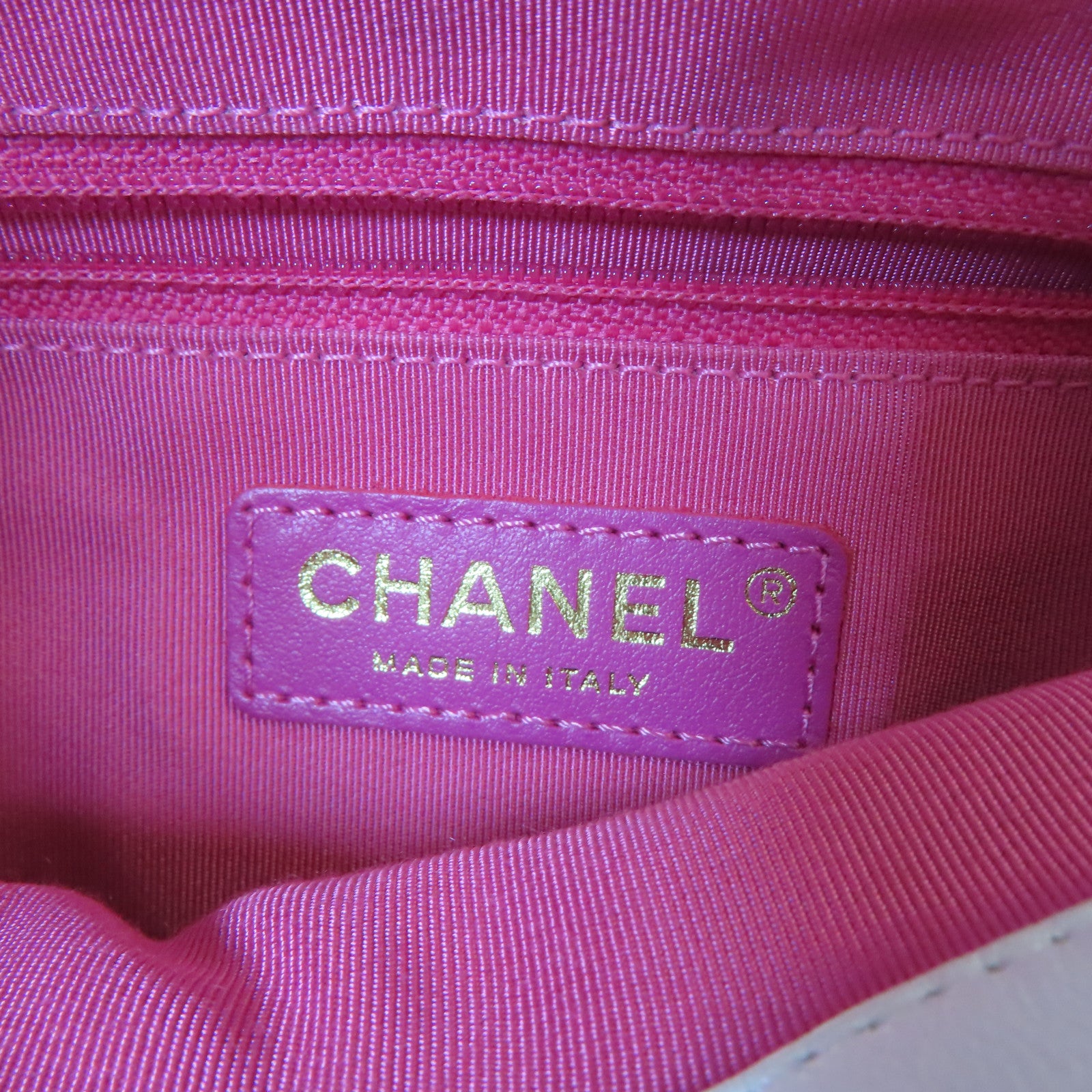 CHANEL 【激減優惠】菱格羊皮皮革In the Loop Backpack金扣背包白色