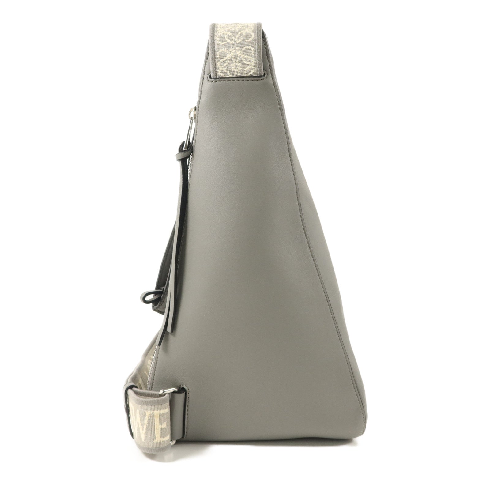 LOEWE 牛皮皮革Anton Sling肩背袋