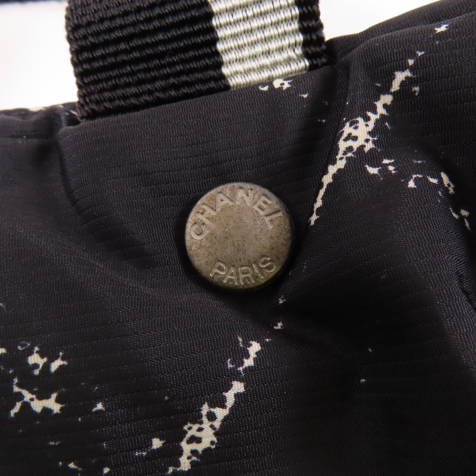 CHANEL 尼龍Travel Line銀扣手挽袋