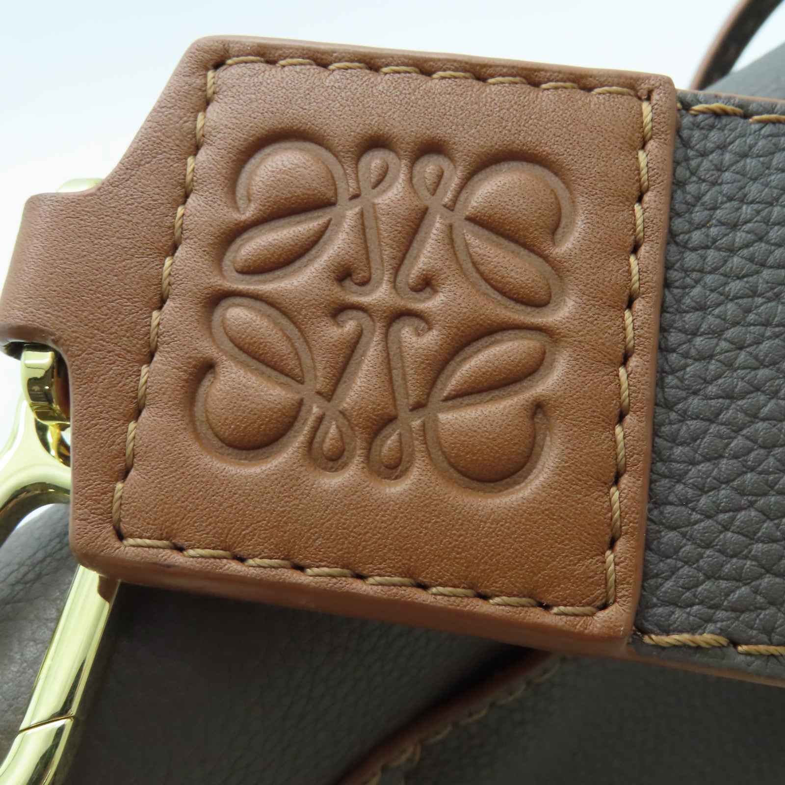 LOEWE 牛皮皮革Shoulder Bag金扣肩背袋灰色