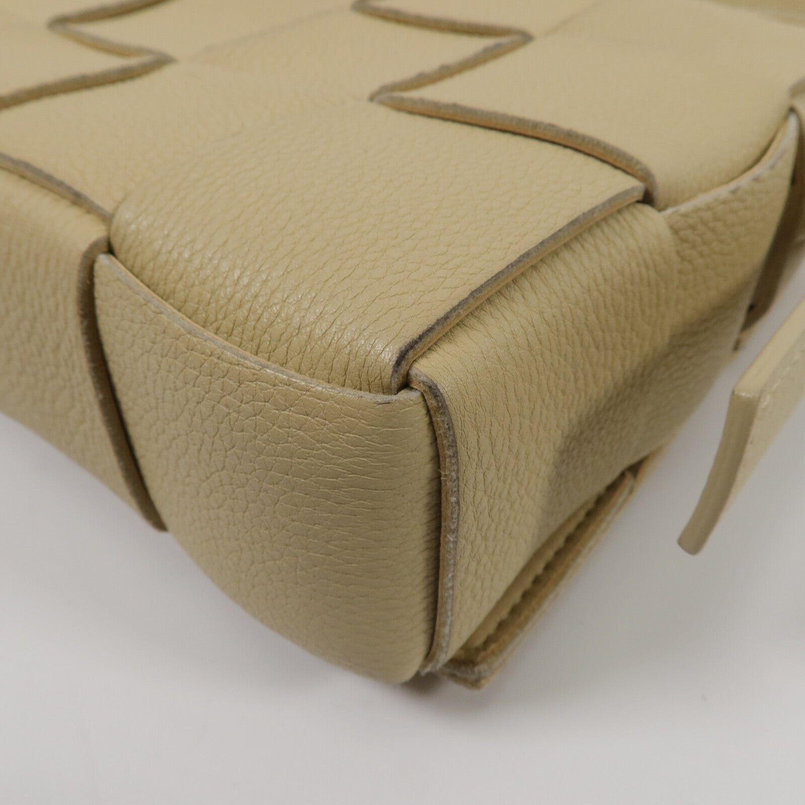 BOTTEGA VENETA 牛皮皮革Cassette Bag肩背袋