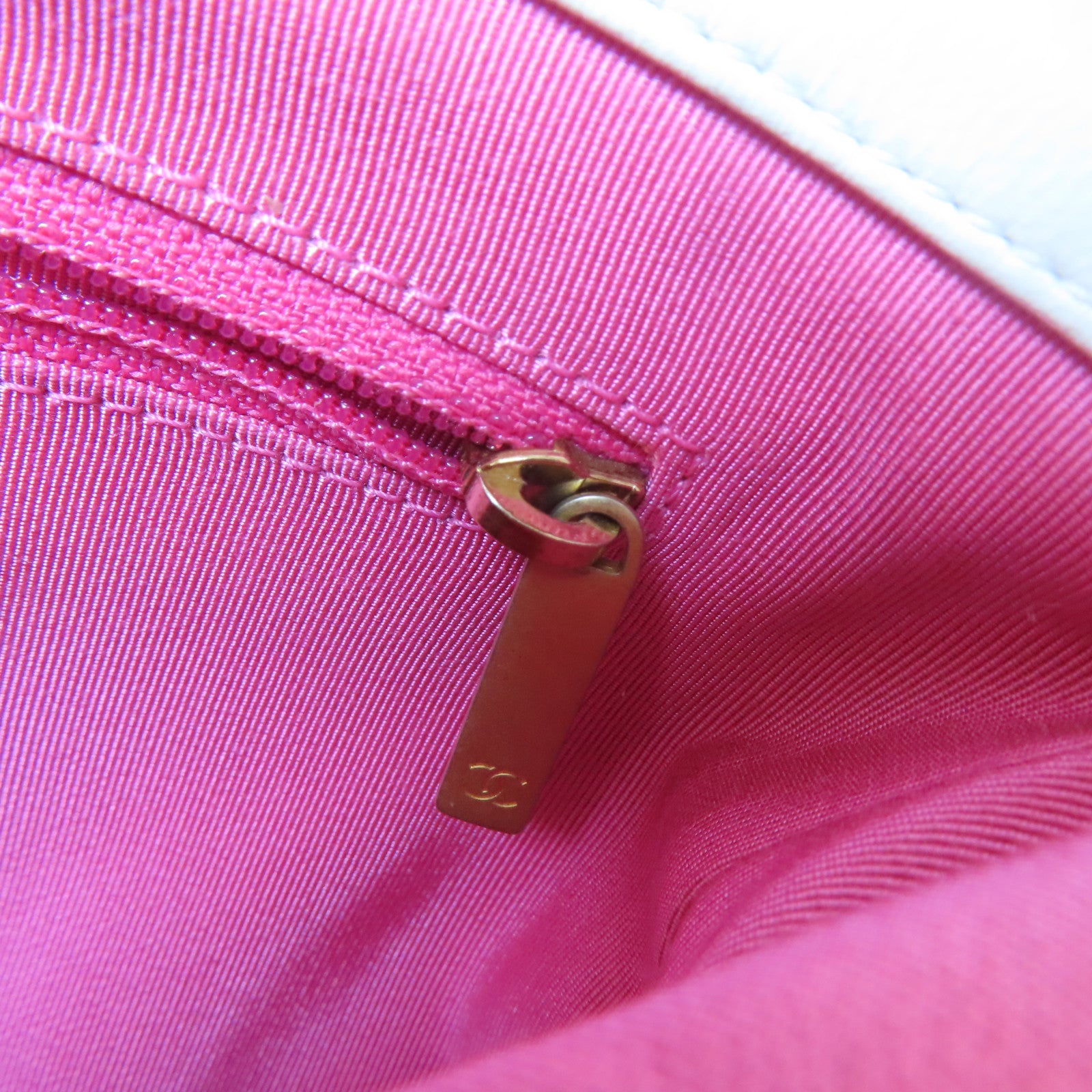 CHANEL 【激減優惠】菱格羊皮皮革In the Loop Backpack金扣背包白色