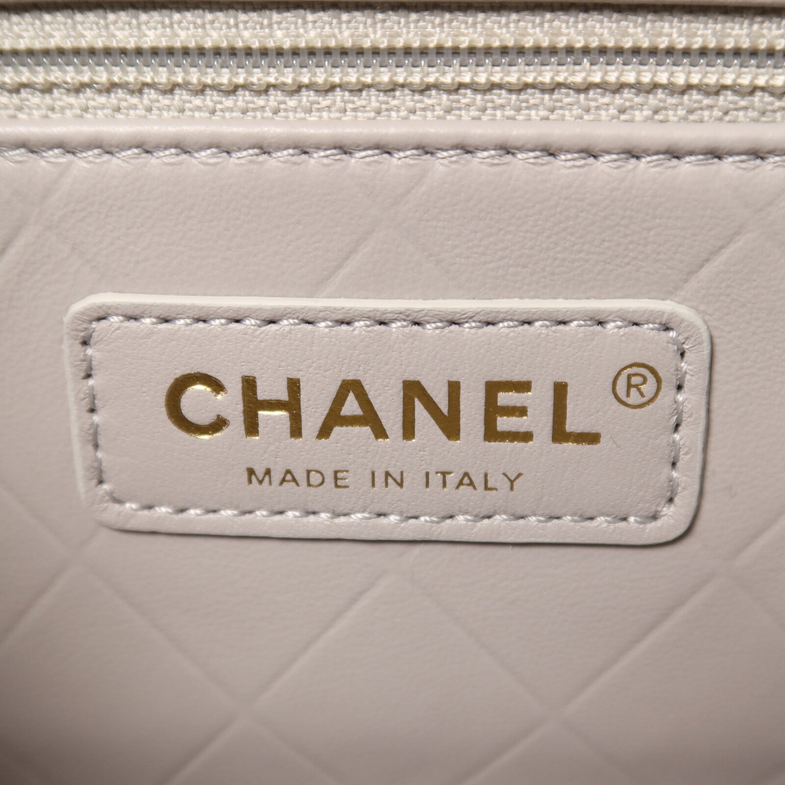 CHANEL 牛皮皮革Round Messenger Bag 21S金扣鏈帶肩背袋
