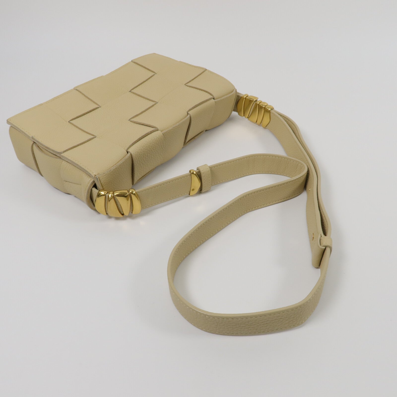 BOTTEGA VENETA 牛皮皮革Cassette Bag肩背袋