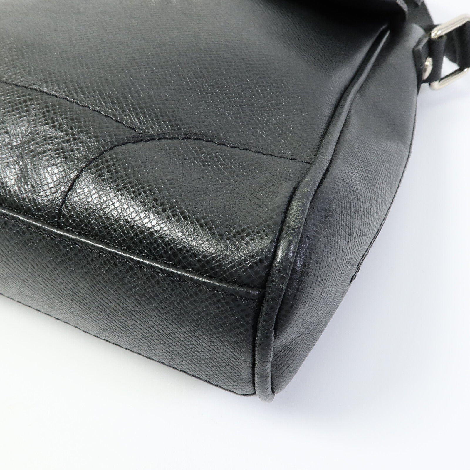 LOUIS VUITTON Taiga Taiga Luka肩背袋