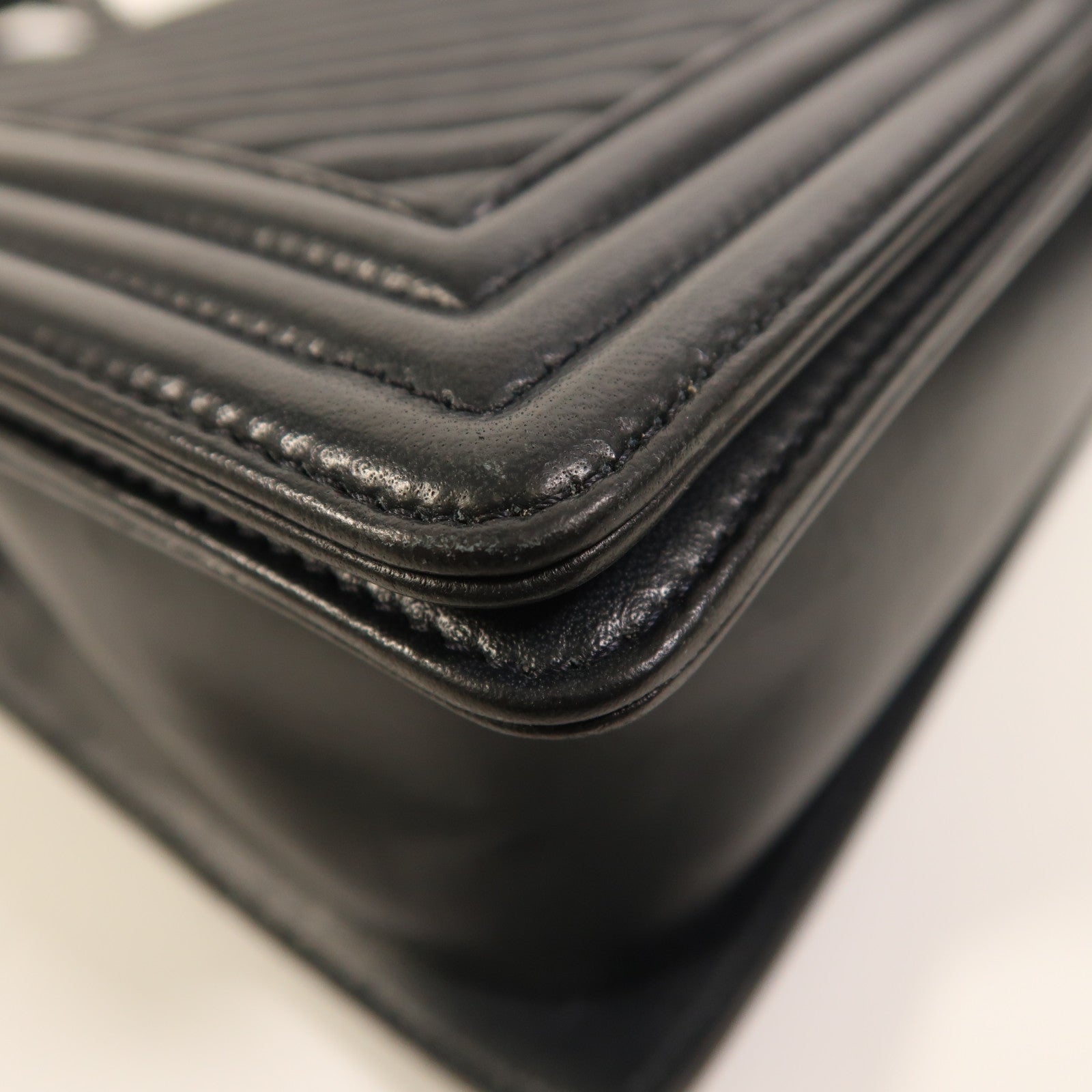 CHANEL 牛皮皮革Boy 28銀扣鏈帶肩背袋